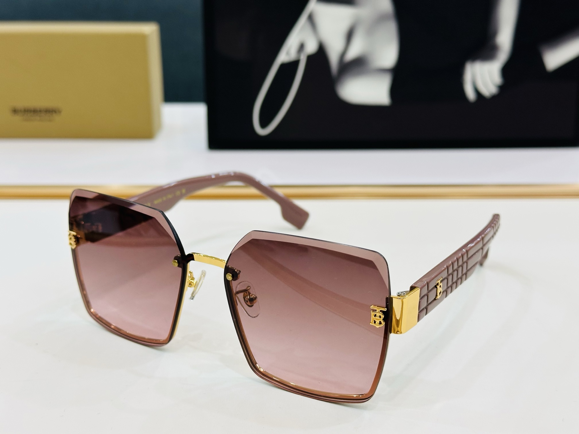 新款 BURBERR*🔻巴家 BE2491 百搭镜架Size：60口17-145 高品质 到货 🌲🌲🌲q