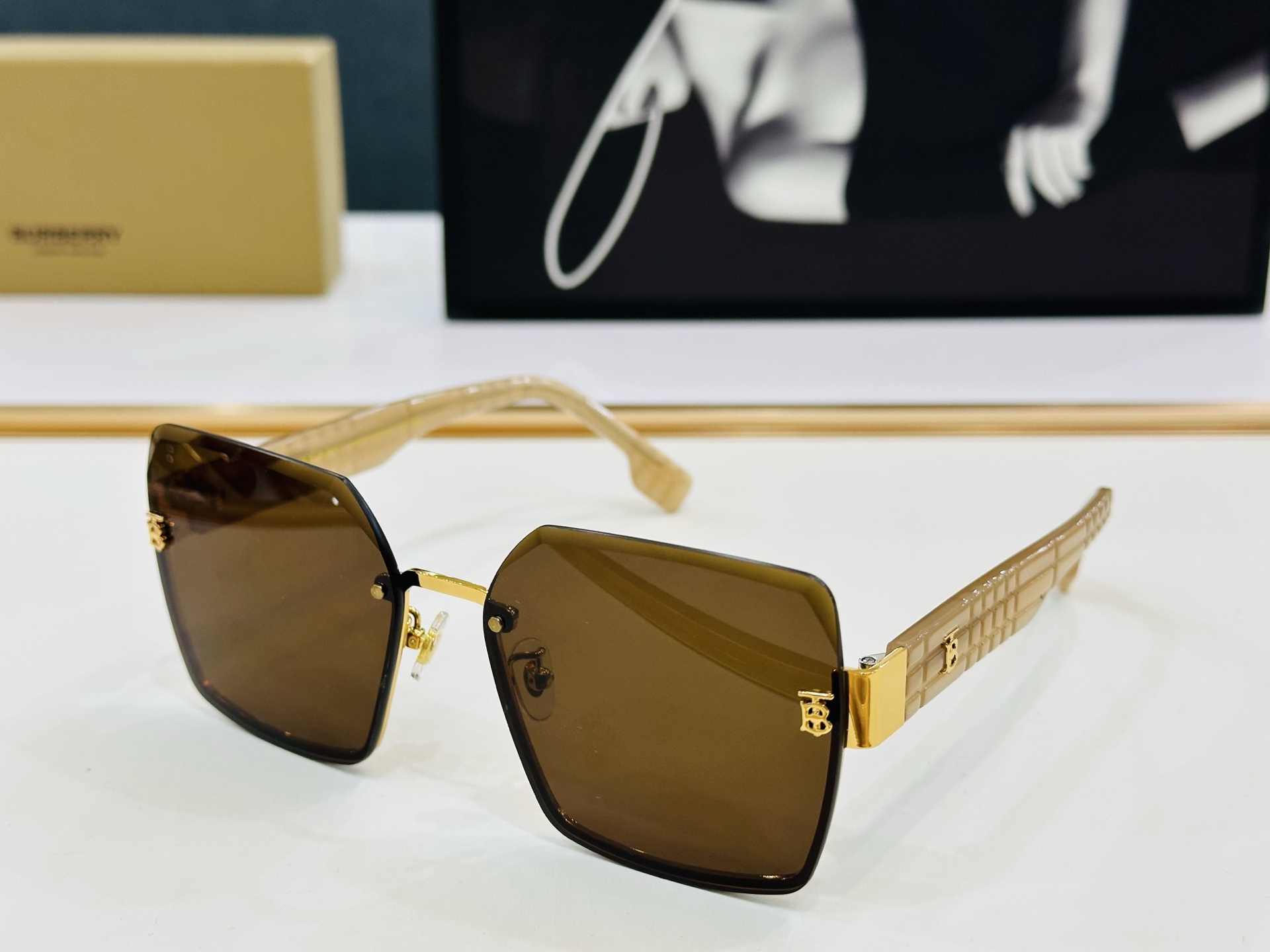 新款 BURBERR*🔻巴家 BE2491 百搭镜架Size：60口17-145 高品质 到货 🌲🌲🌲q