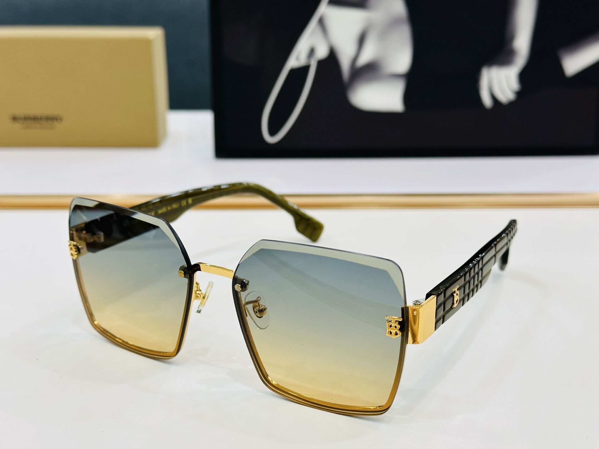 新款 BURBERR*🔻巴家 BE2491 百搭镜架Size：60口17-145 高品质 到货 🌲🌲🌲q