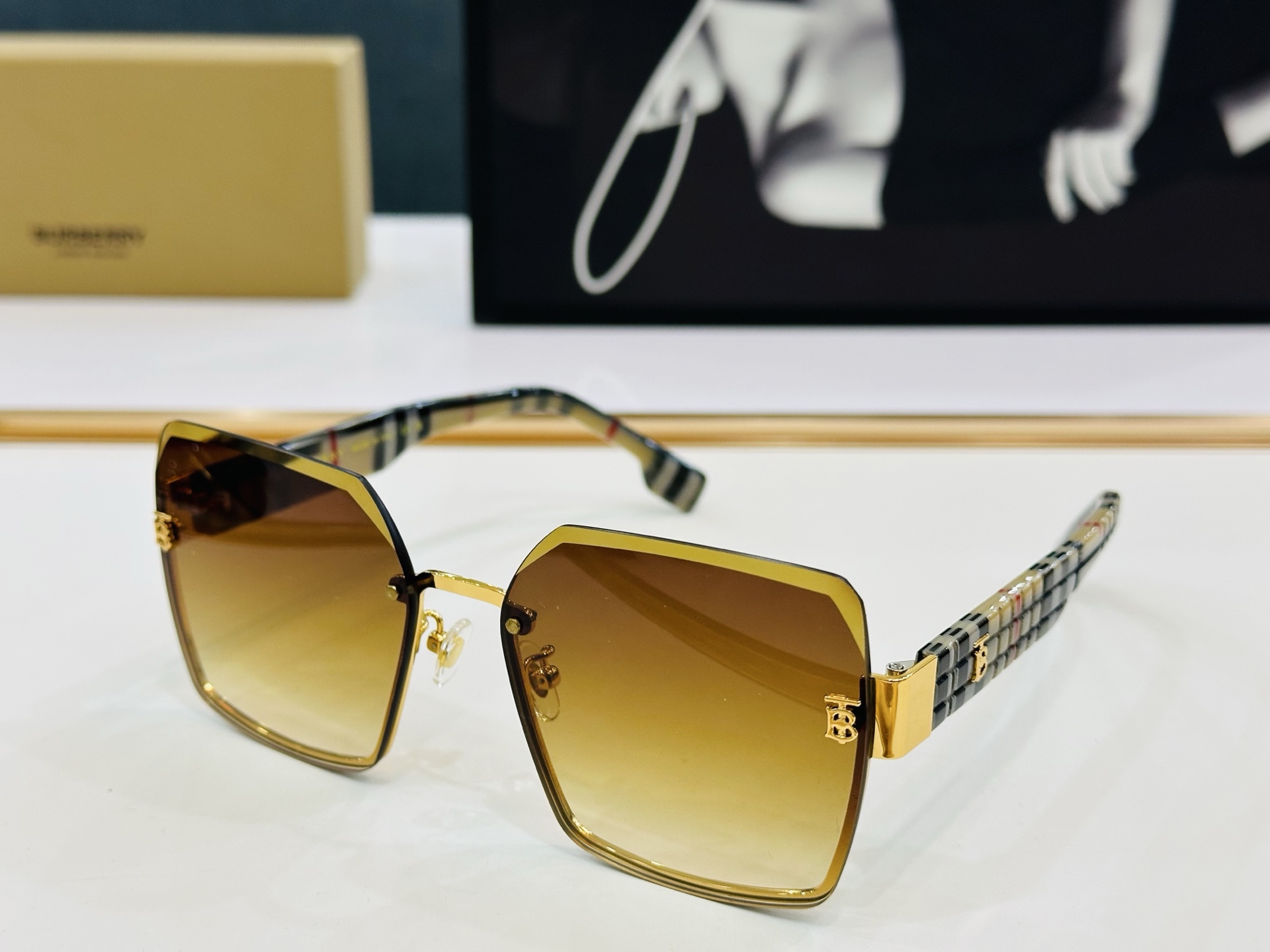 新款 BURBERR*🔻巴家 BE2491 百搭镜架Size：60口17-145 高品质 到货 🌲🌲🌲q