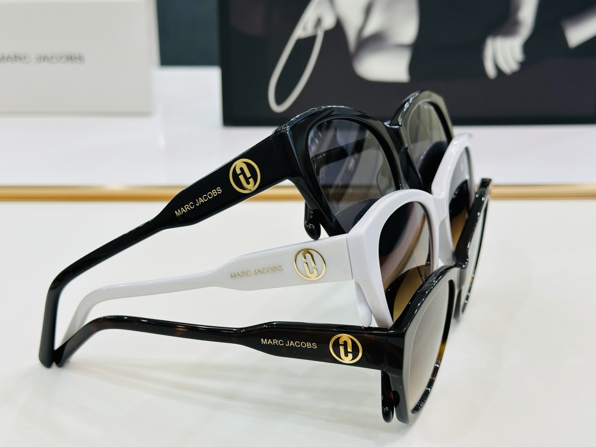马杰克 MODEL MARC 732/S Size：55口19-145 。。。时尚款 L大气百搭的款式 