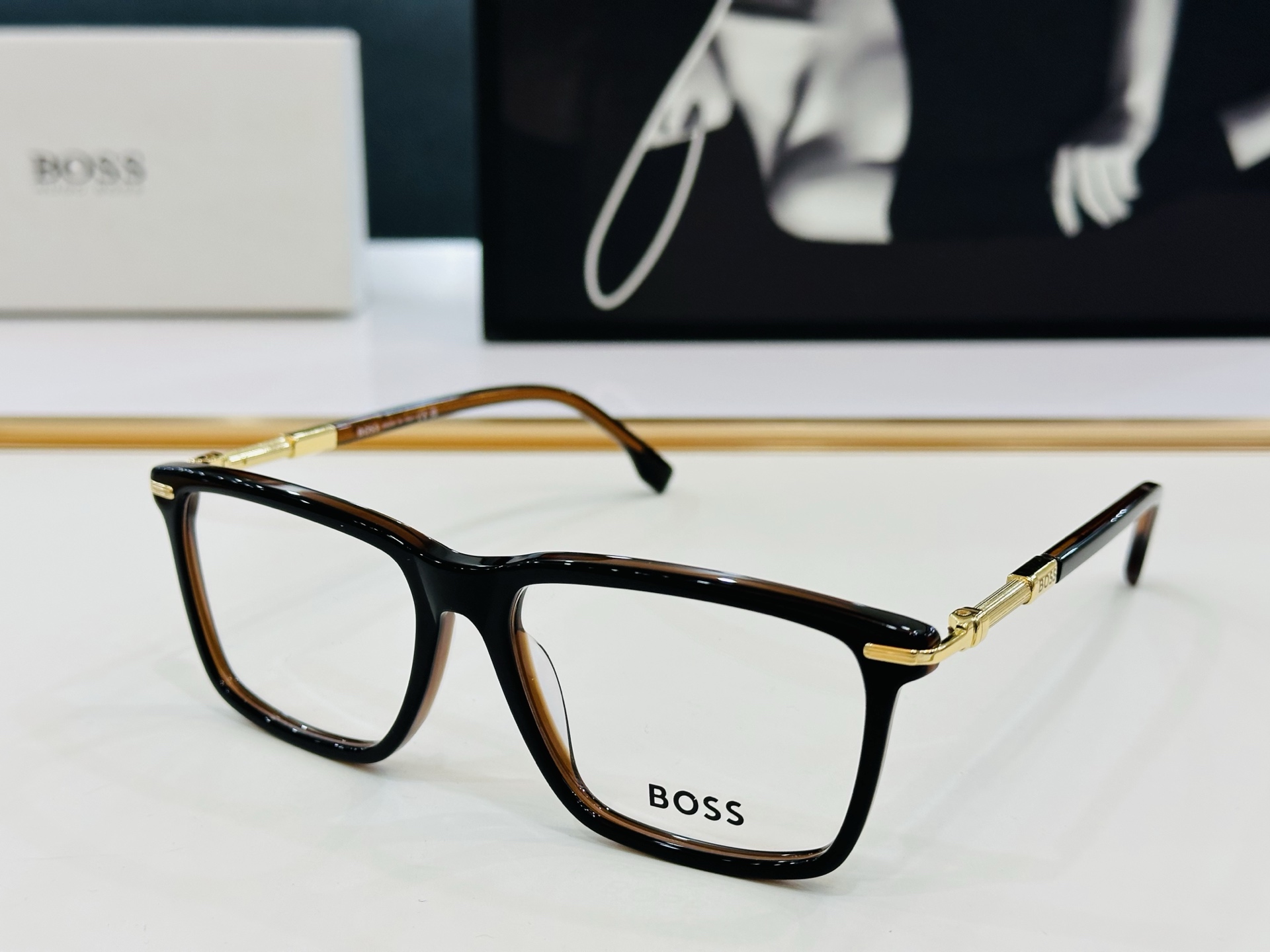🆕 BOSS1603  Size：56口18-145   🕶🕶💋💋👣👣  不挑脸 🍁经典不过时框型 Z品