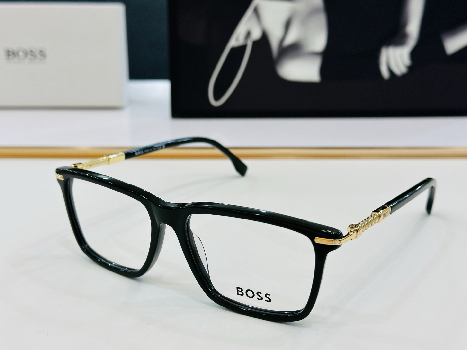 🆕 BOSS1603  Size：56口18-145   🕶🕶💋💋👣👣  不挑脸 🍁经典不过时框型 Z品