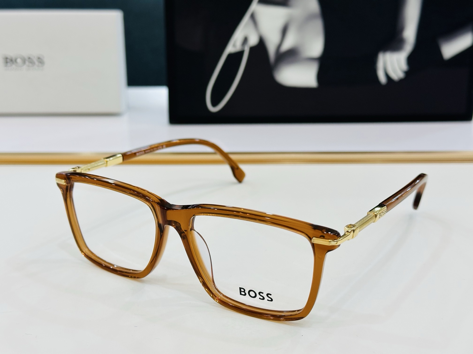 🆕 BOSS1603  Size：56口18-145   🕶🕶💋💋👣👣  不挑脸 🍁经典不过时框型 Z品