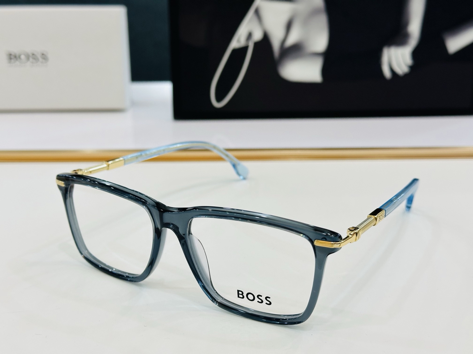 🆕 BOSS1603  Size：56口18-145   🕶🕶💋💋👣👣  不挑脸 🍁经典不过时框型 Z品