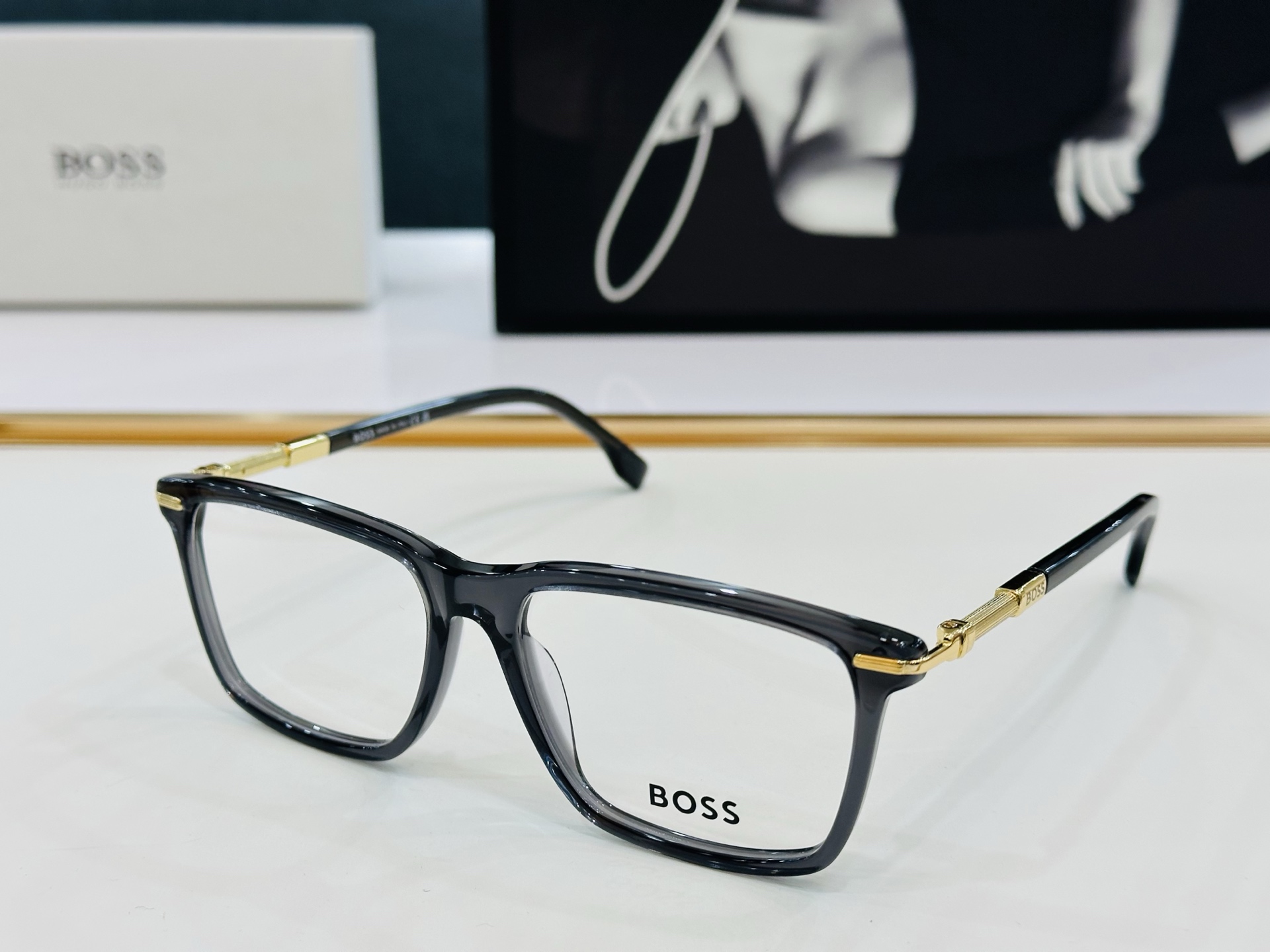 🆕 BOSS1603  Size：56口18-145   🕶🕶💋💋👣👣  不挑脸 🍁经典不过时框型 Z品