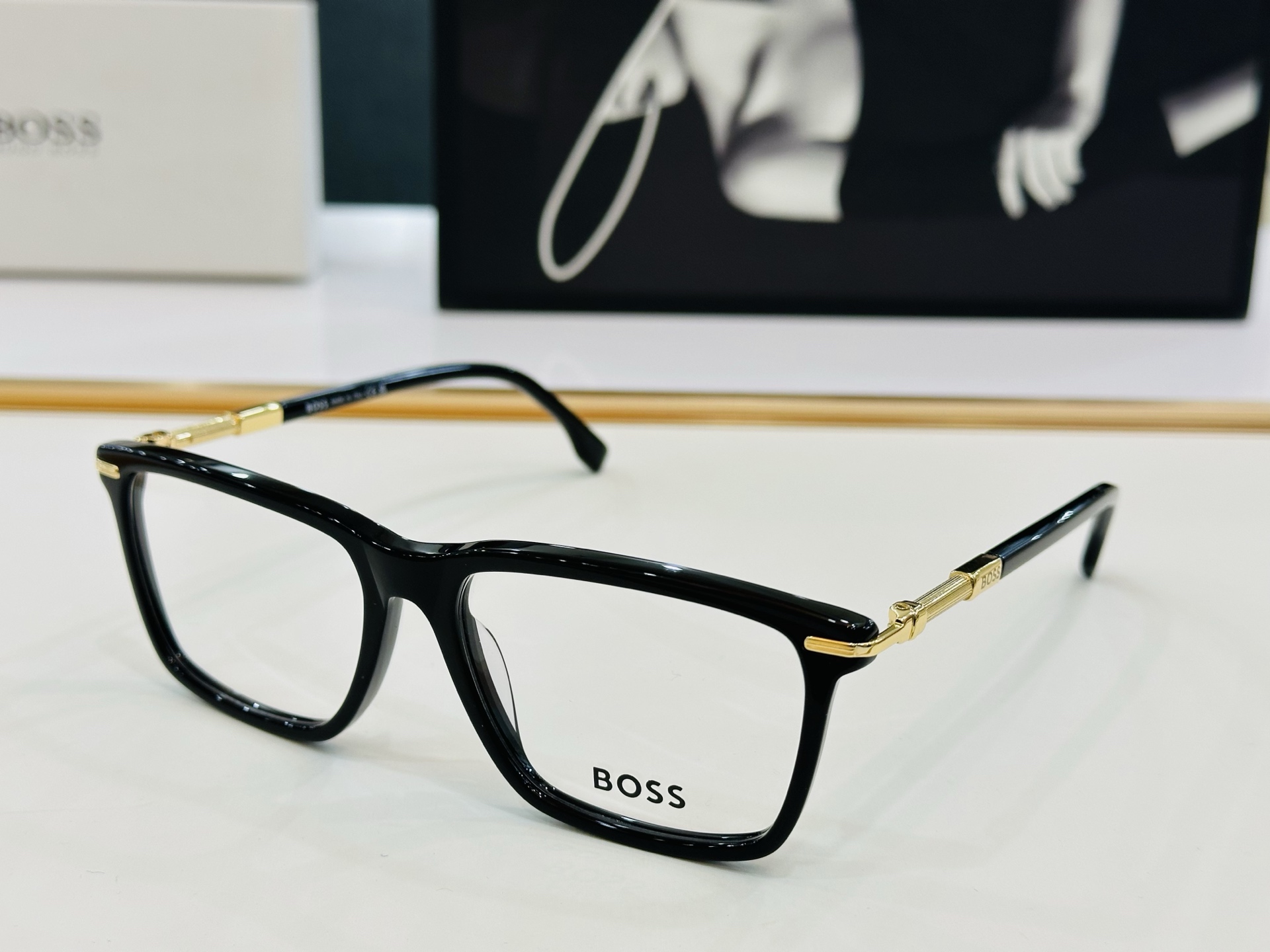 🆕 BOSS1603  Size：56口18-145   🕶🕶💋💋👣👣  不挑脸 🍁经典不过时框型 Z品