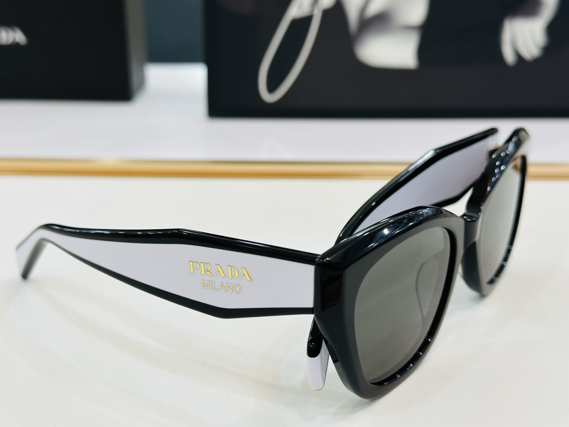 🔺PRAD*🔻普家 PR31S Size：53口21-145   眼镜系列堪称精湛制作 彰显独特个 L火