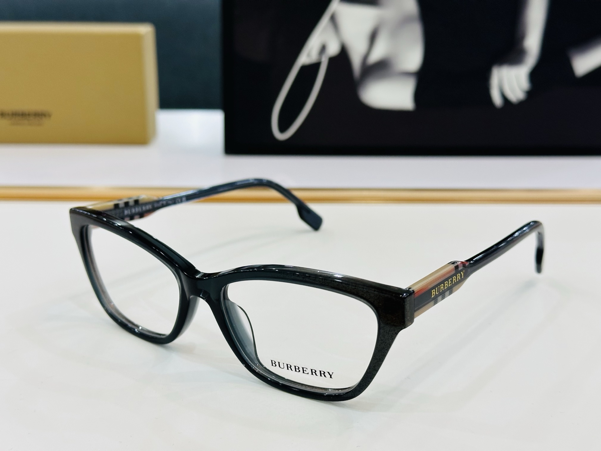 新款 BURBERR*🔻巴家 BE4420   百搭镜架Size：55口17-145🌲🌲🌲拼色板材框 Z
