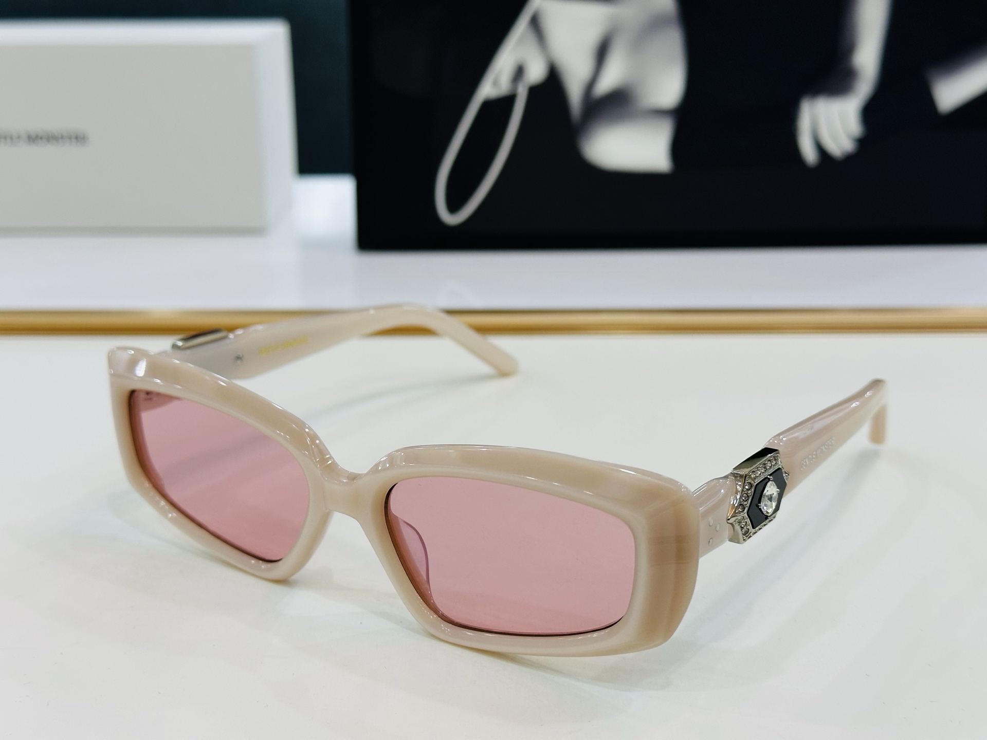 原版官网 GM的墨镜 DEMOND  太好看爆了🕶️ b又推出这款 Size：56口18-145 超大气