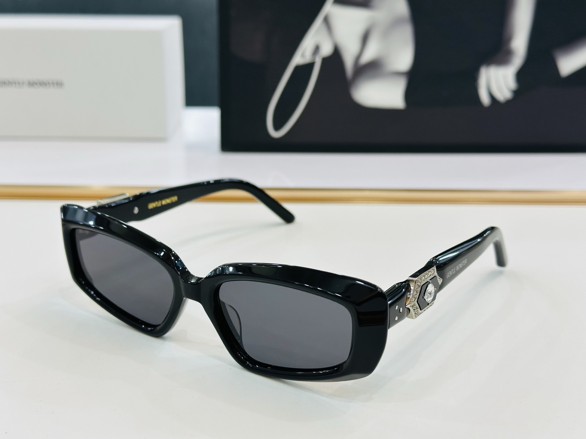 原版官网 GM的墨镜 DEMOND  太好看爆了🕶️ b又推出这款 Size：56口18-145 超大气