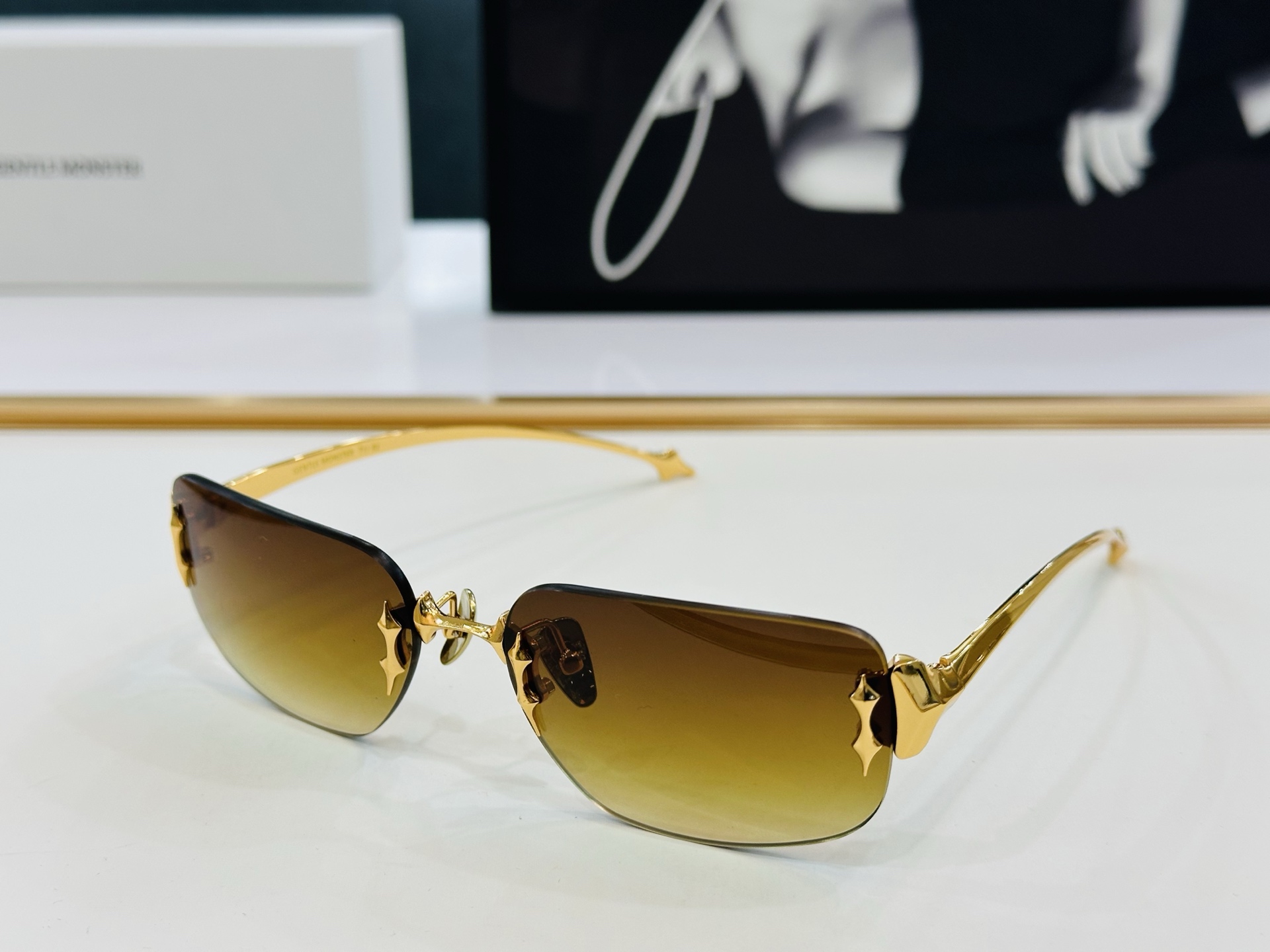 原版官网 GM的墨镜 TTL  太好看爆了🕶️ b又推出这款 Size：57口17-134 超大气百搭 