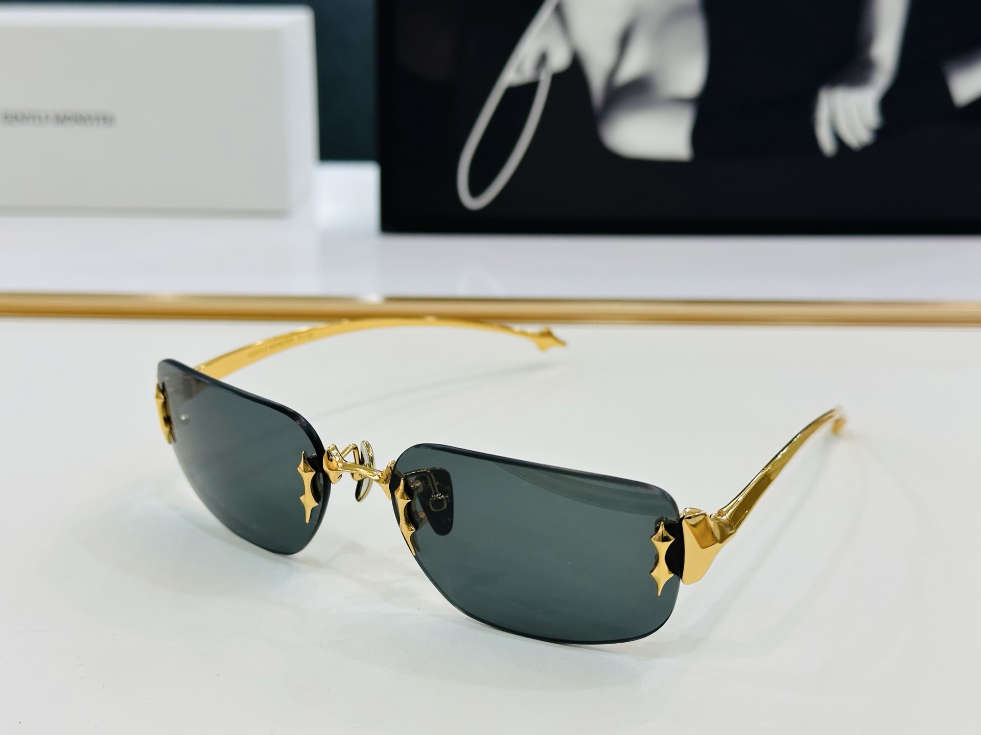 原版官网 GM的墨镜 TTL  太好看爆了🕶️ b又推出这款 Size：57口17-134 超大气百搭 