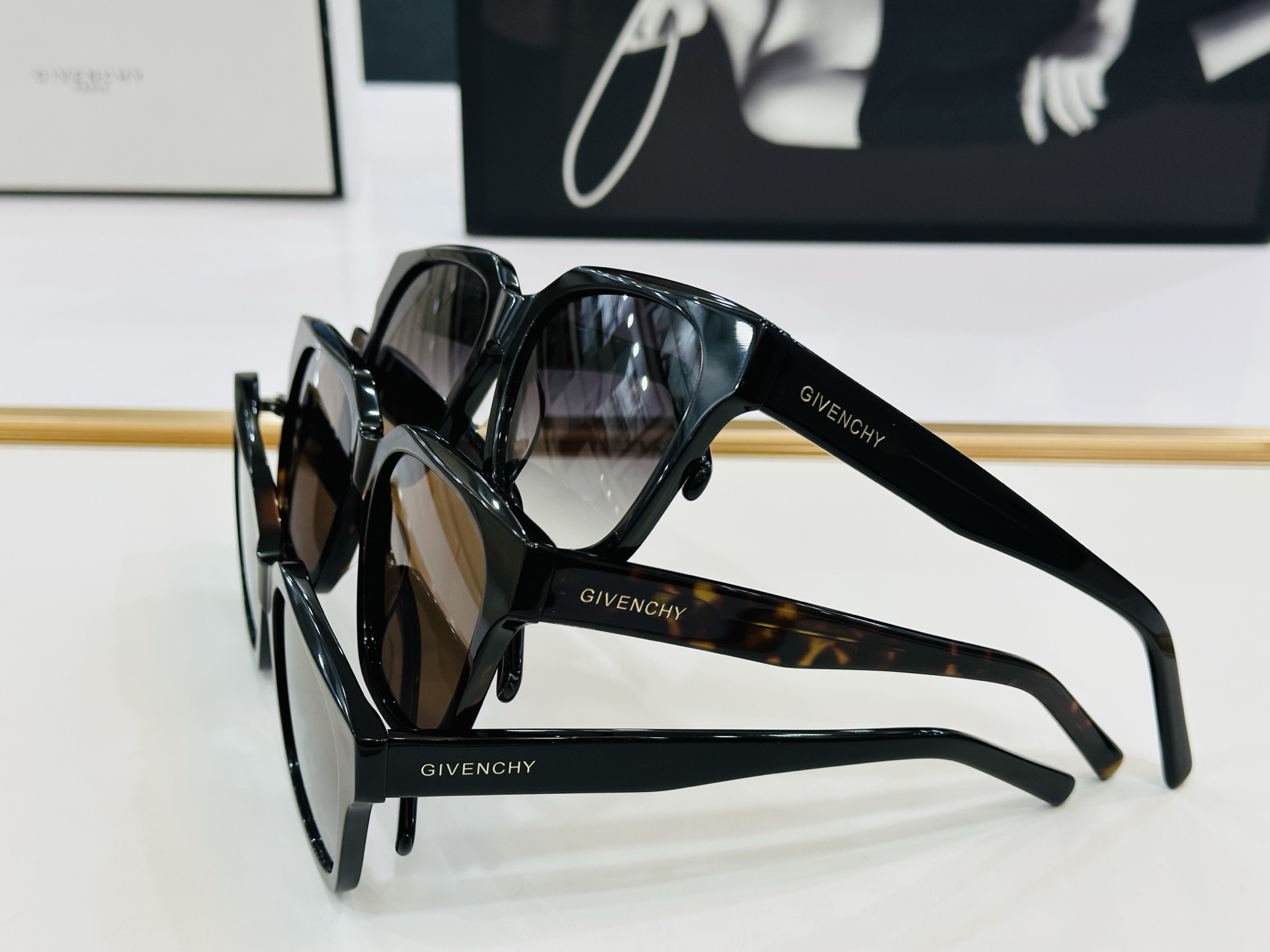 Givench* 纪凡家 GV40024U  Size：56口18-145 原单 👍👍细节做工精细 L太