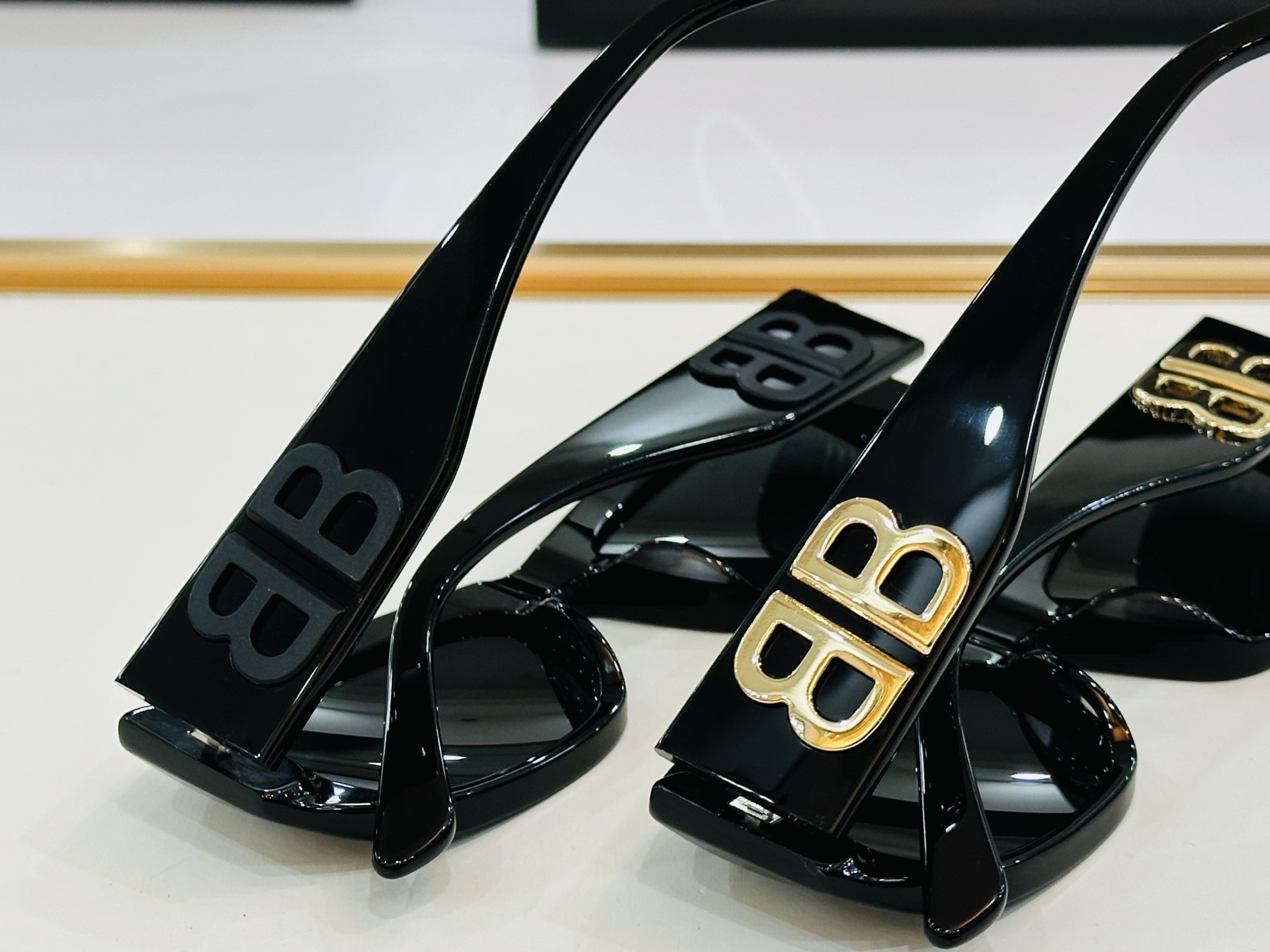 BALENCIAGA巴黎世家 BB0397SK Size：55口20-145 超级百搭造型 FD百搭时尚