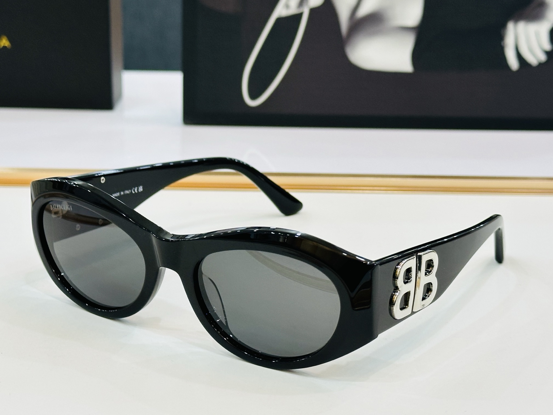 BALENCIAGA巴黎世家 BB0396SK Size：54口21-145 超级百搭造型 FD百搭时尚