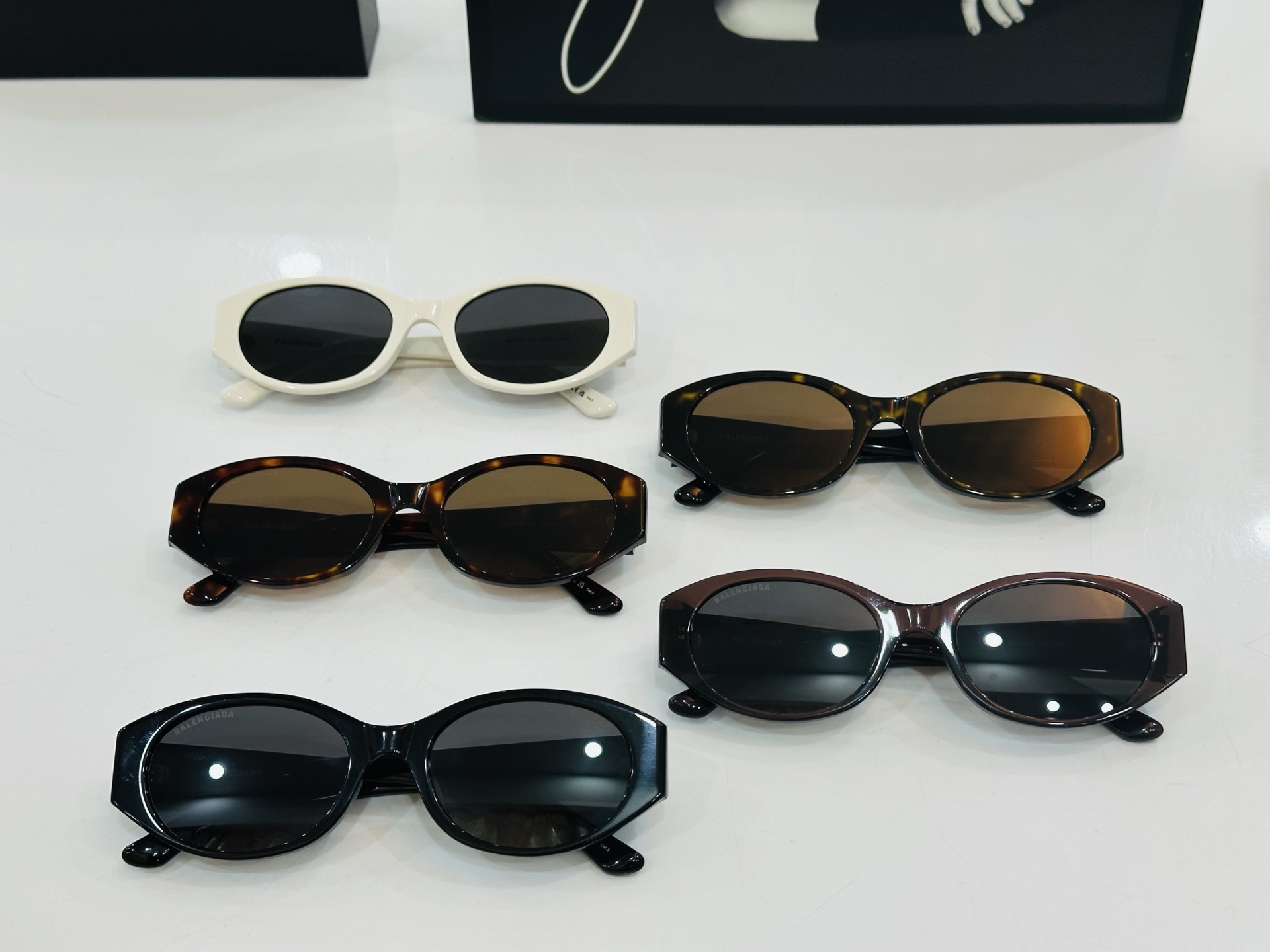 BALENCIAGA巴黎世家 BB0369S Size：55口20-145 超级百搭造型 B百搭时尚 品