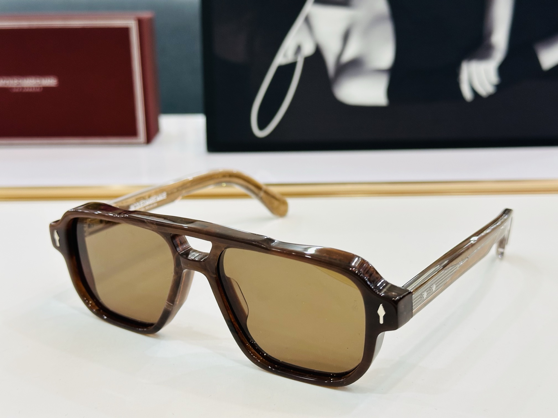 JACQUES MARIE EVANSI 
日本手工眼镜 镜框採用上板材打造出  SIZE：55口17-