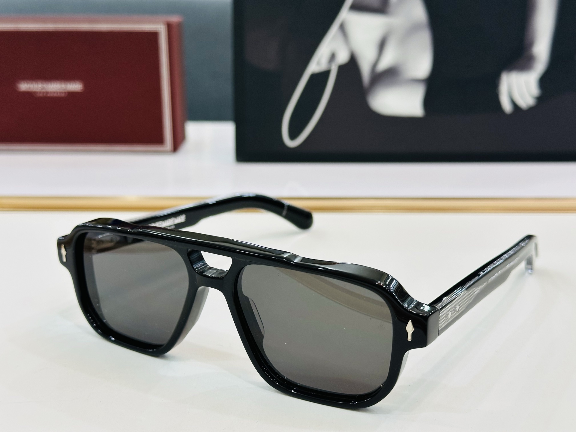 JACQUES MARIE EVANSI 
日本手工眼镜 镜框採用上板材打造出  SIZE：55口17-