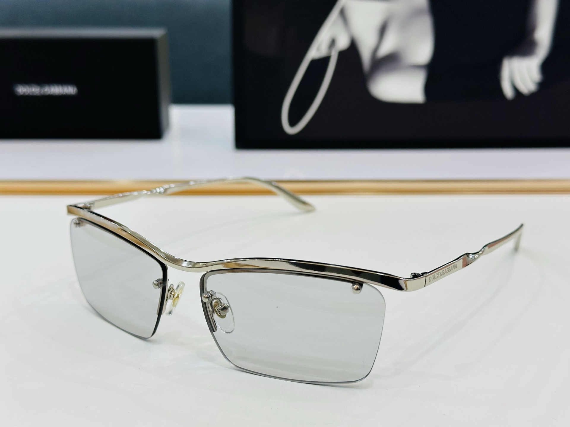 🆕 官网款 🔺DOLCE&GABBAN*🔻DG2207      Size：59口16-142 新颖独特