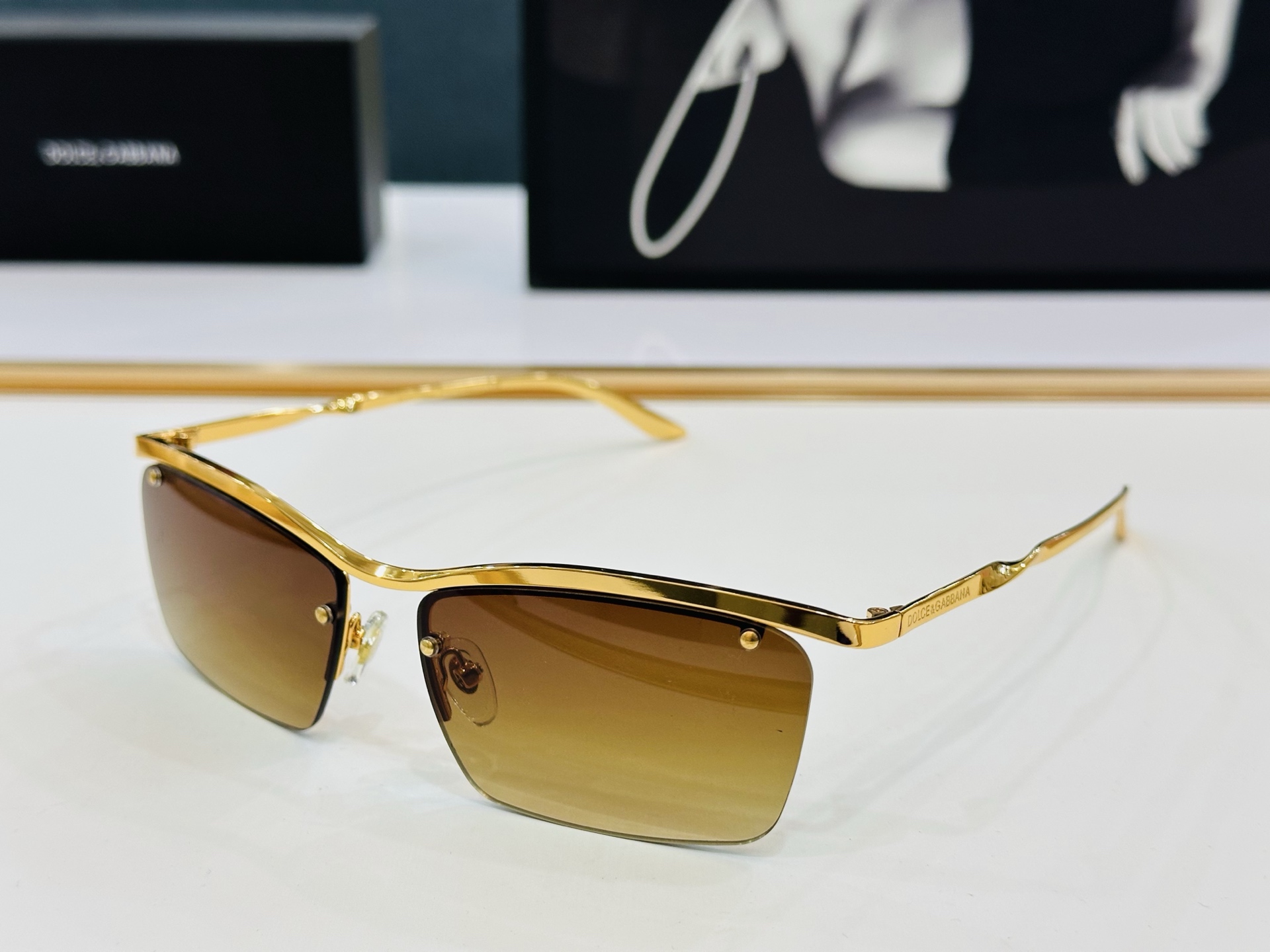 🆕 官网款 🔺DOLCE&GABBAN*🔻DG2207      Size：59口16-142 新颖独特