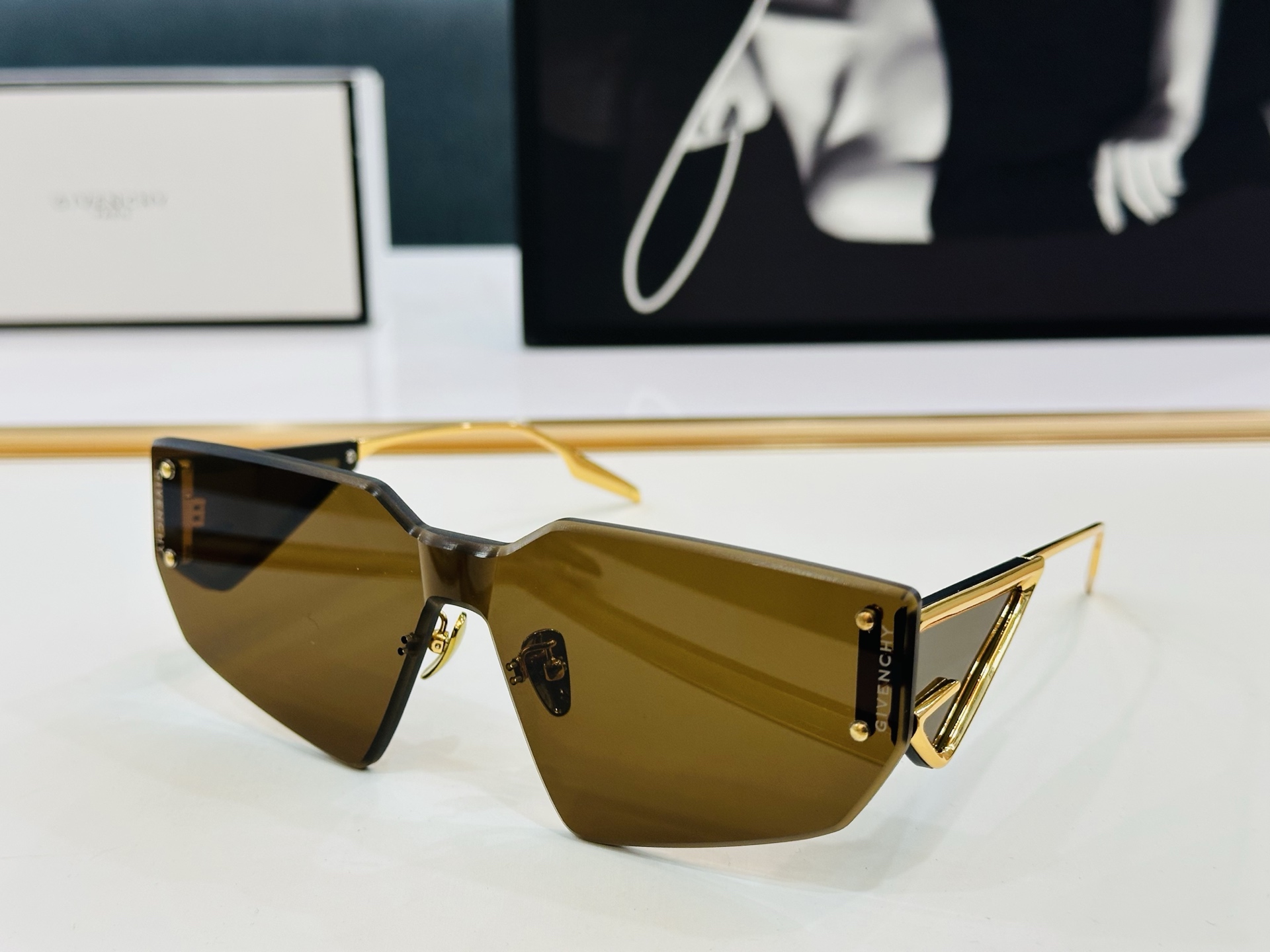 Givench* 纪凡家 GV60016U Size：147口0-138  原单 👍👍细节做工精细 X太