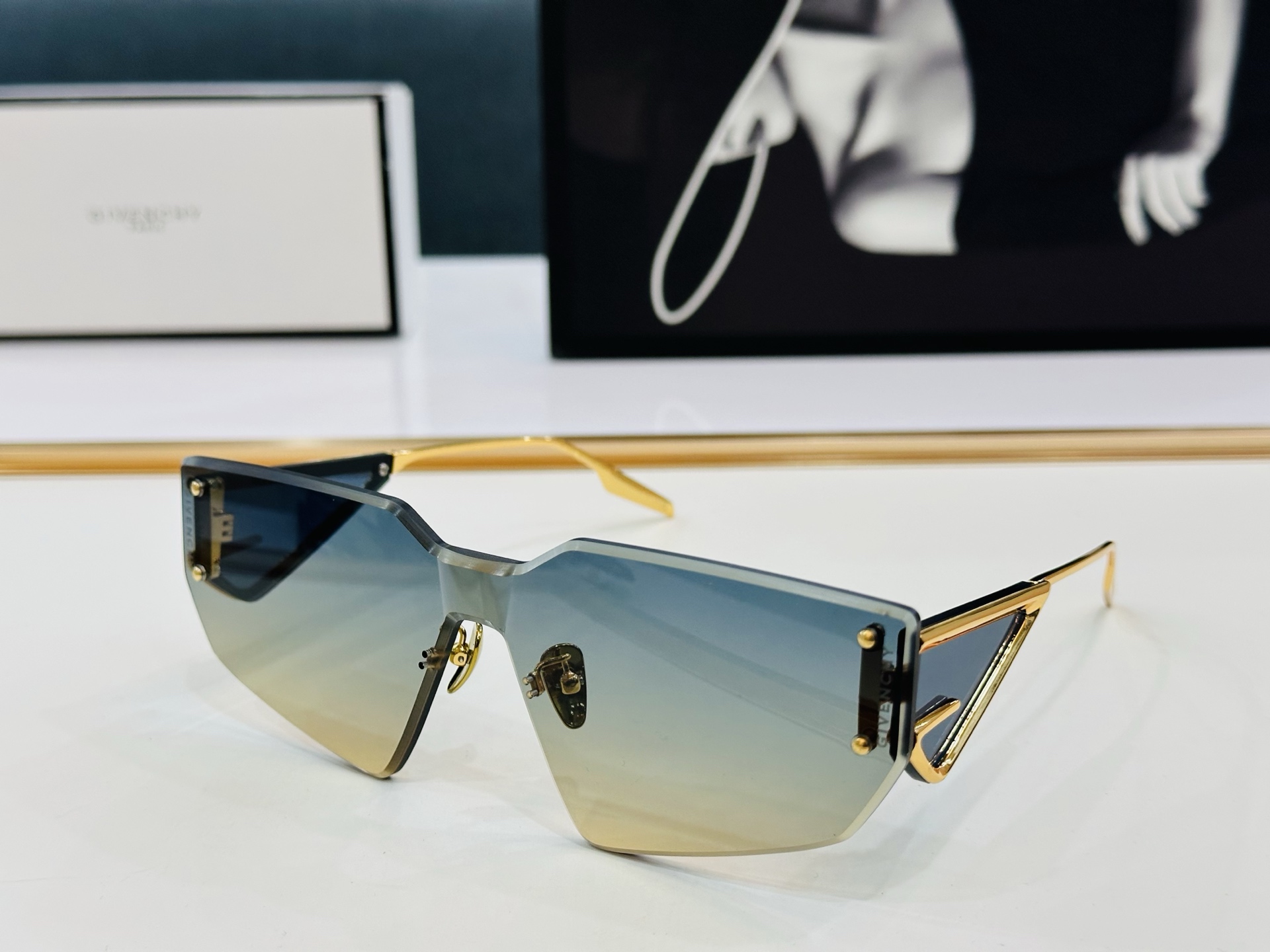 Givench* 纪凡家 GV60016U Size：147口0-138  原单 👍👍细节做工精细 X太