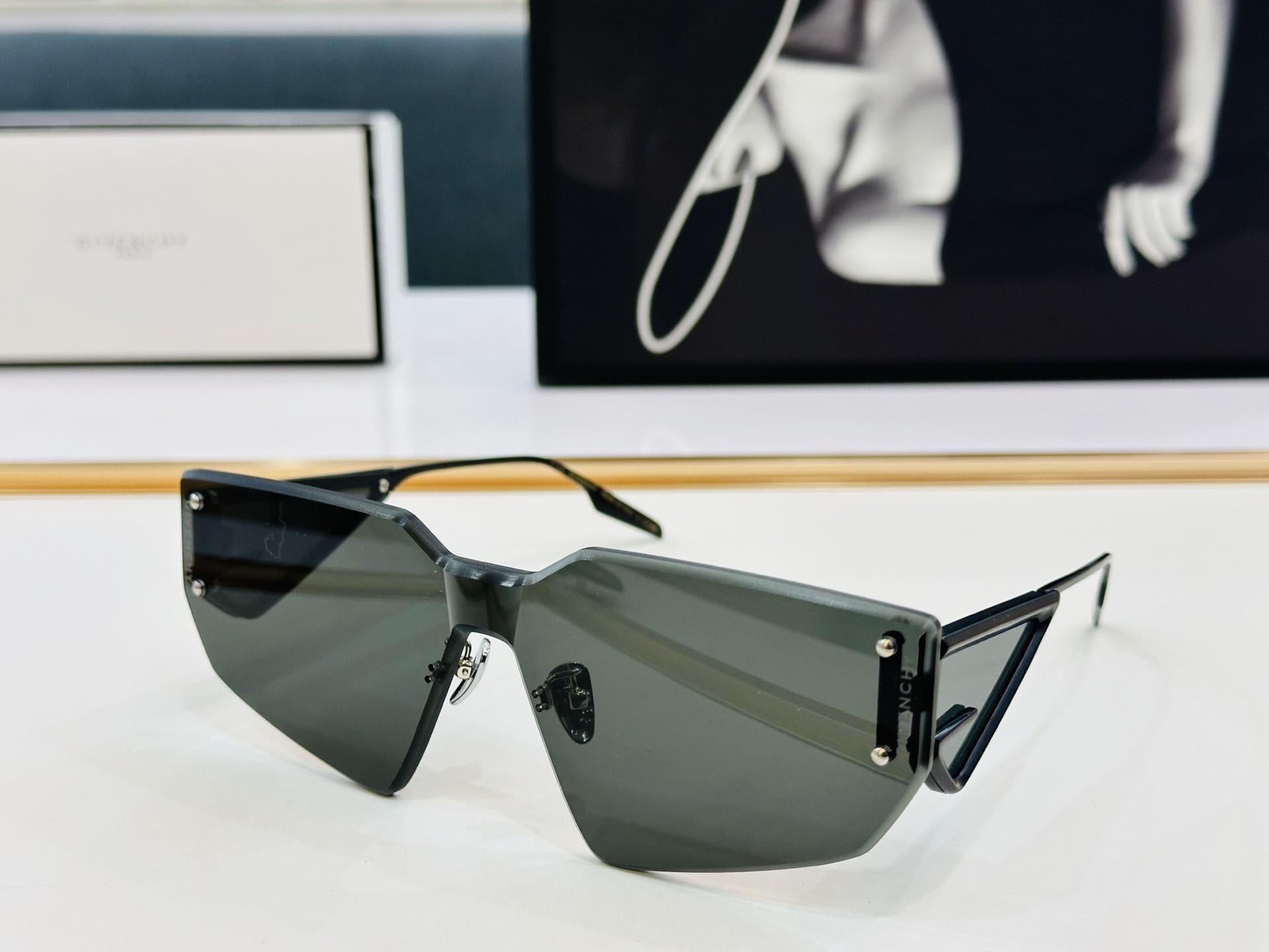Givench* 纪凡家 GV60016U Size：147口0-138  原单 👍👍细节做工精细 X太