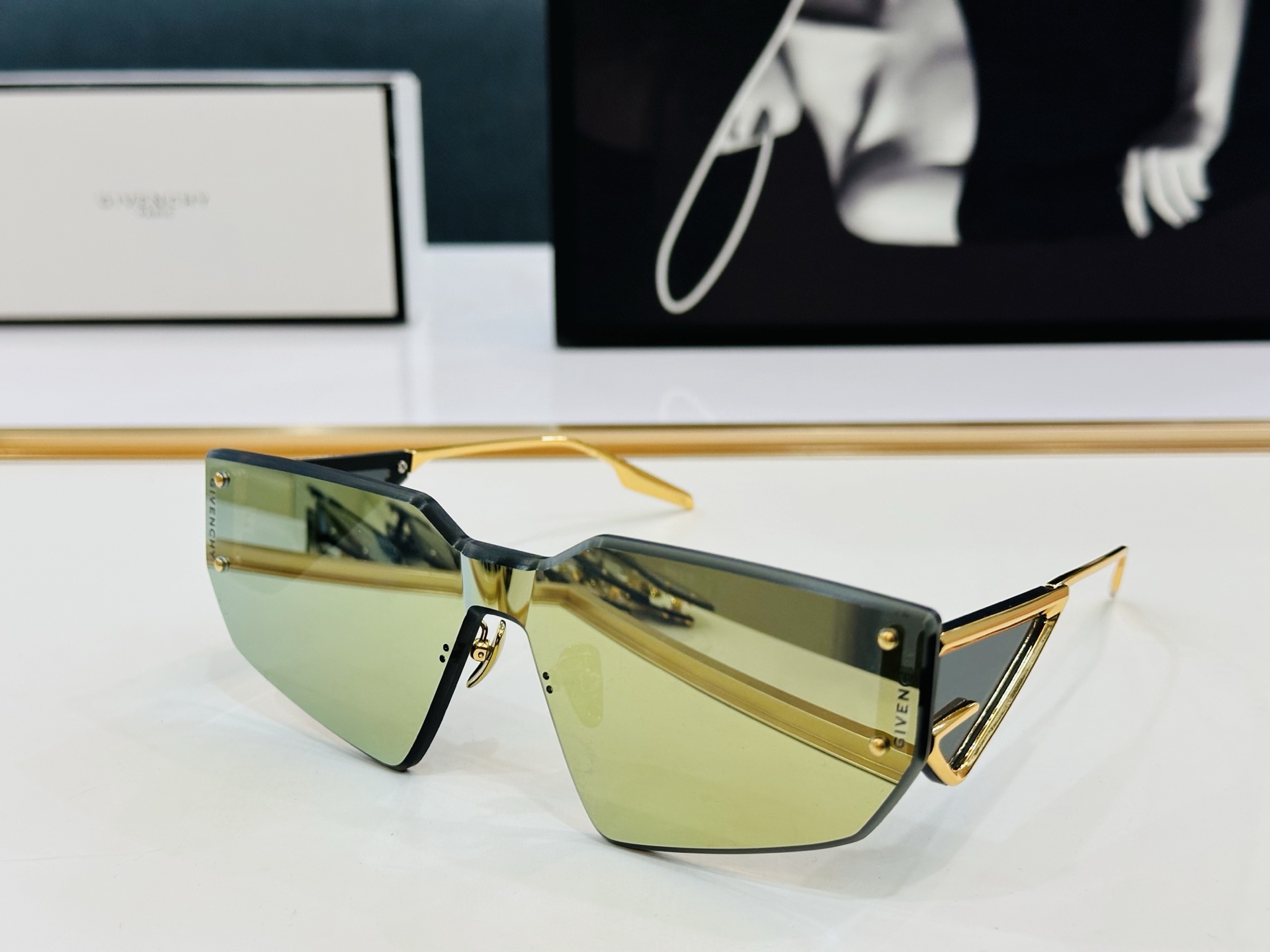 Givench* 纪凡家 GV60016U Size：147口0-138  原单 👍👍细节做工精细 X太