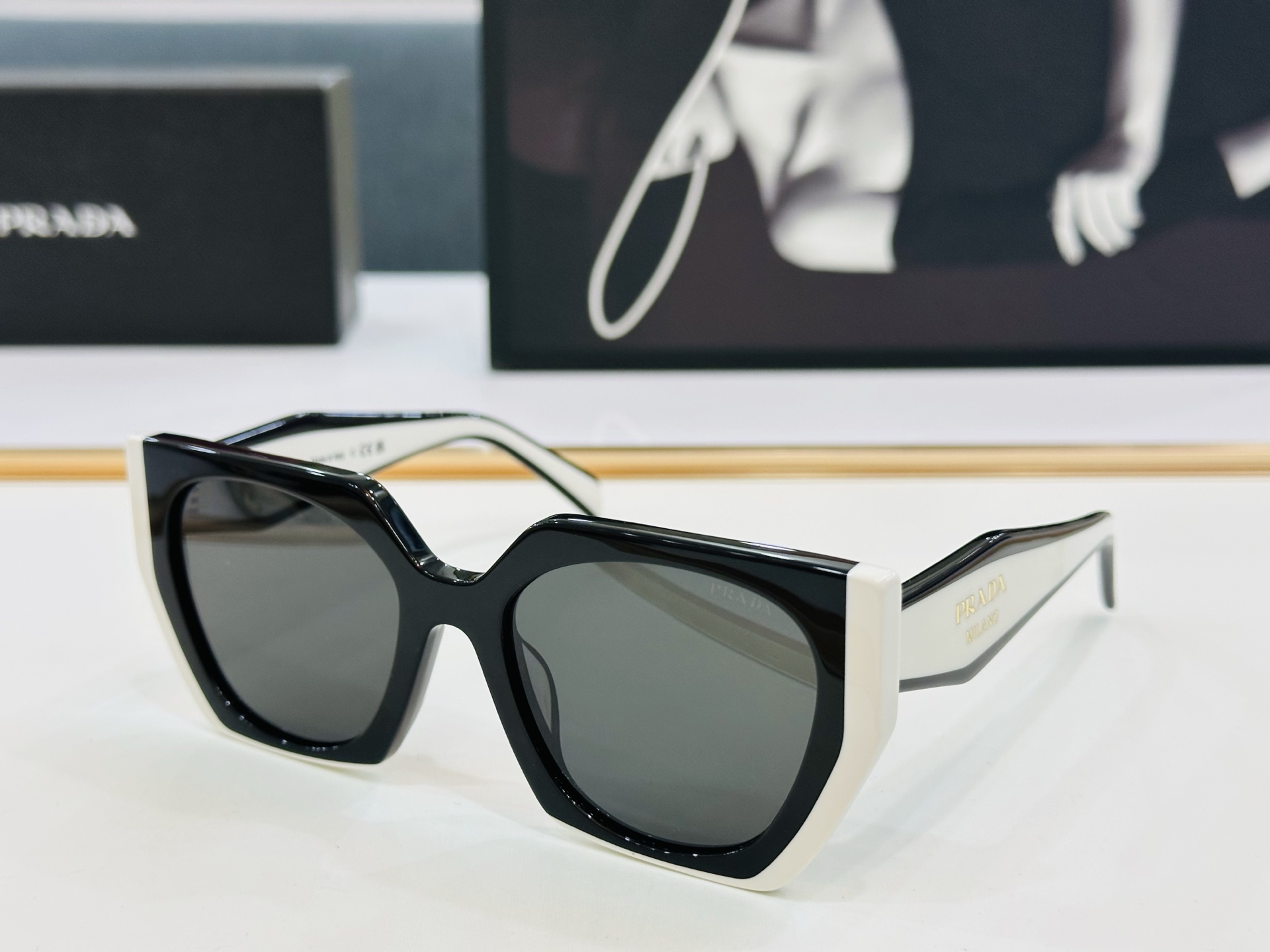 🔺PRAD*🔻普家 SPR15W  Size：54口19-140  眼镜系列堪称精湛制作 彰显独特个 B
