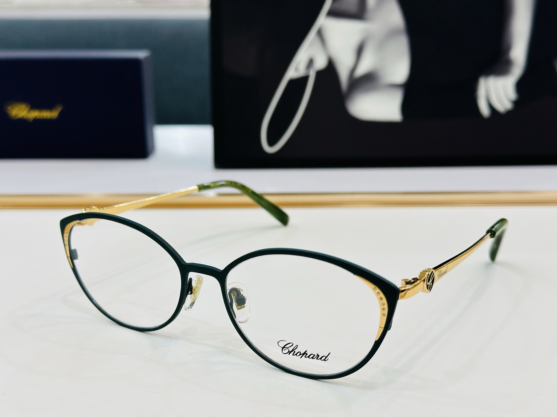 原版 ChoPard肖邦 MODEL VCHF69 Size：55口17-140 以现代时尚的设计风格 