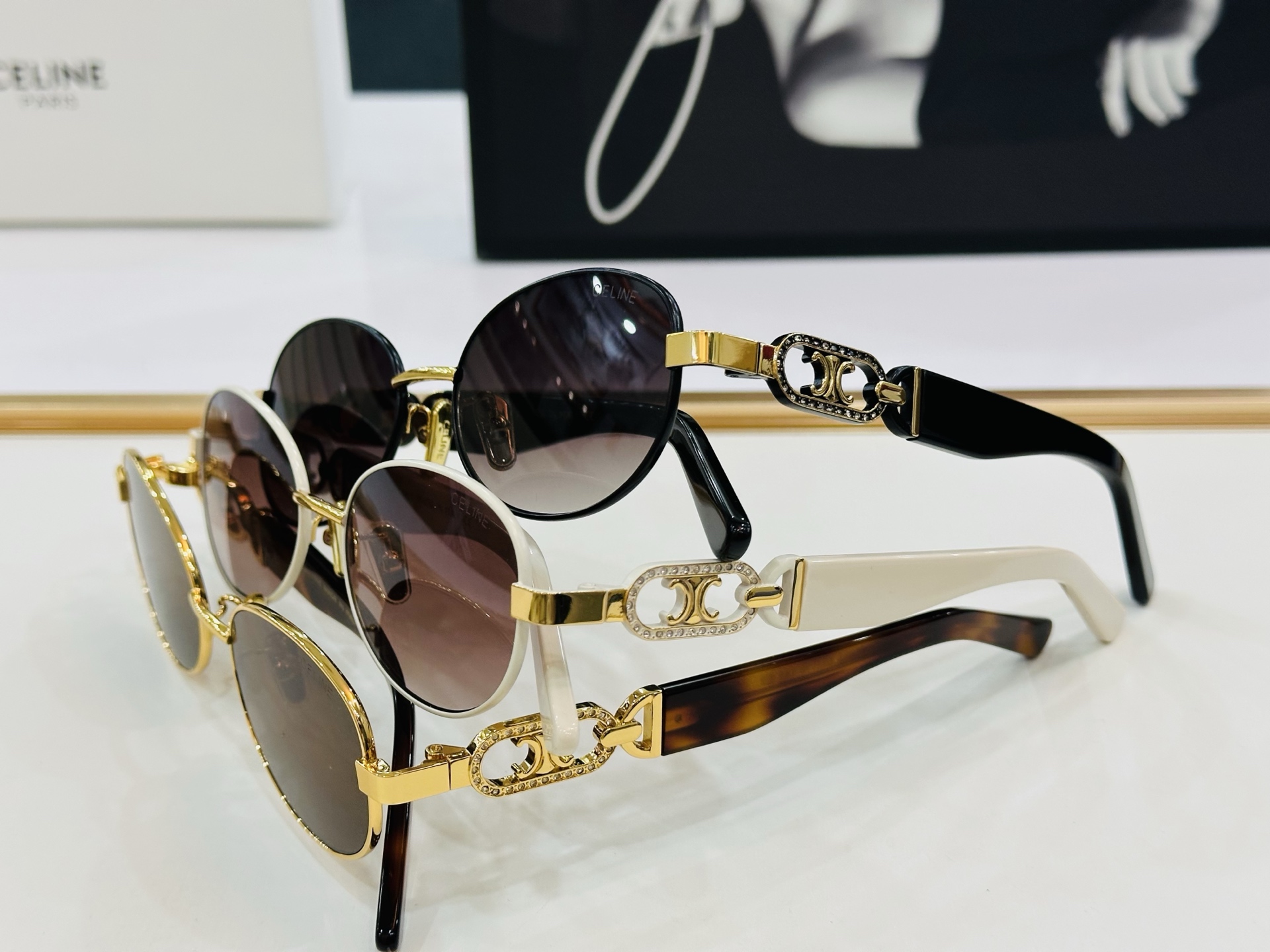CELINE】赛琳 CL40253 Size：53口18-145 一直热销的款式，欧美风 光泽度好  质