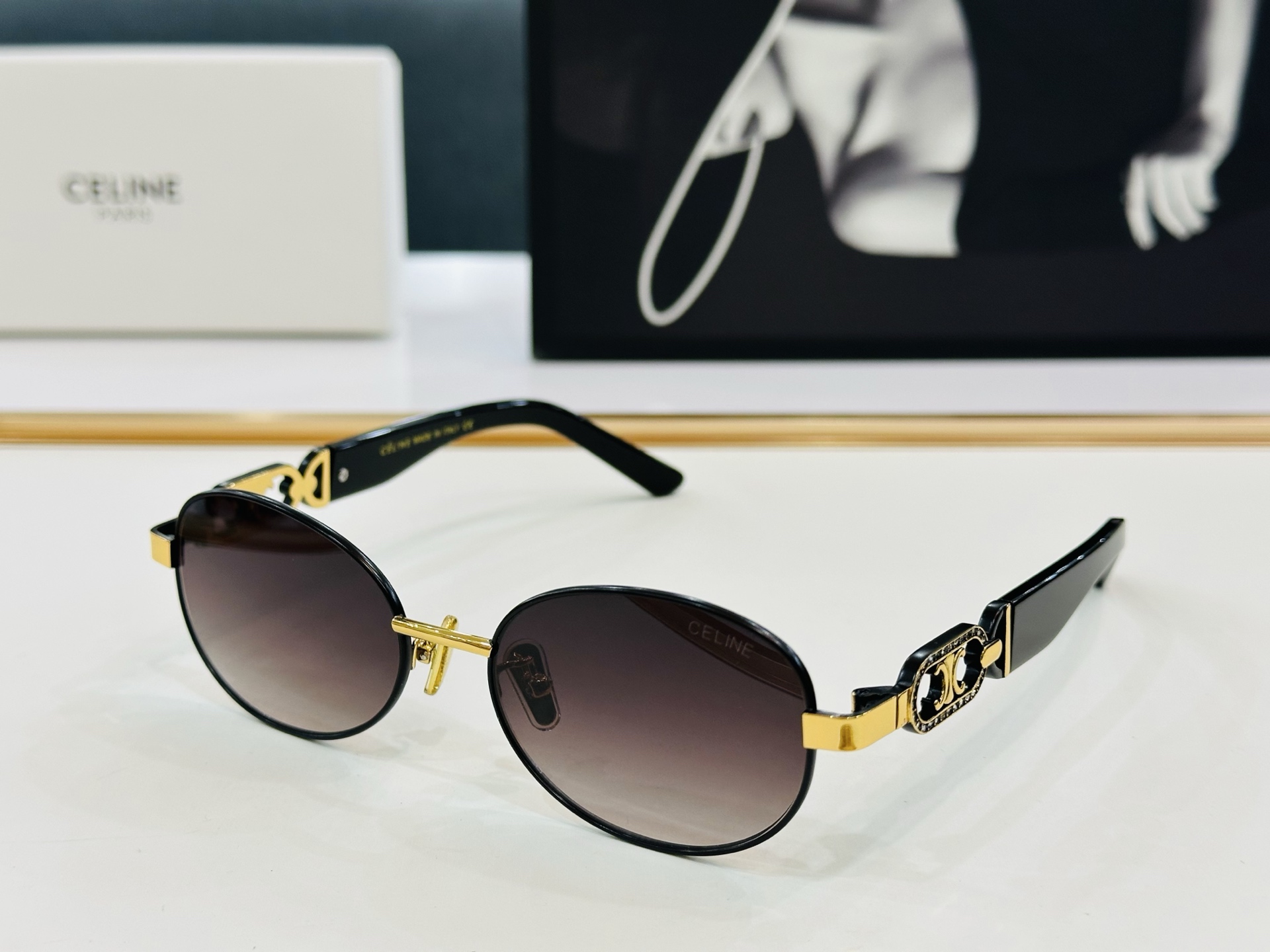 CELINE】赛琳 CL40253 Size：53口18-145 一直热销的款式，欧美风 光泽度好  质