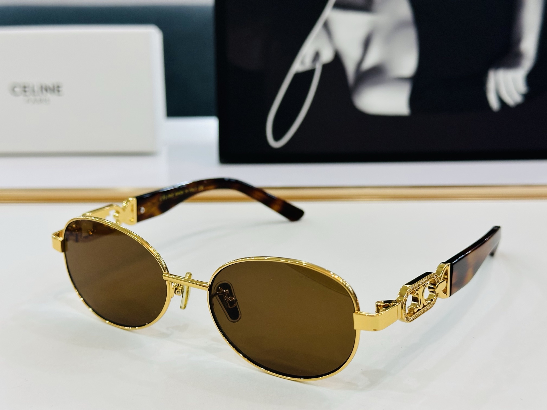 CELINE】赛琳 CL40253 Size：53口18-145 一直热销的款式，欧美风 光泽度好  质