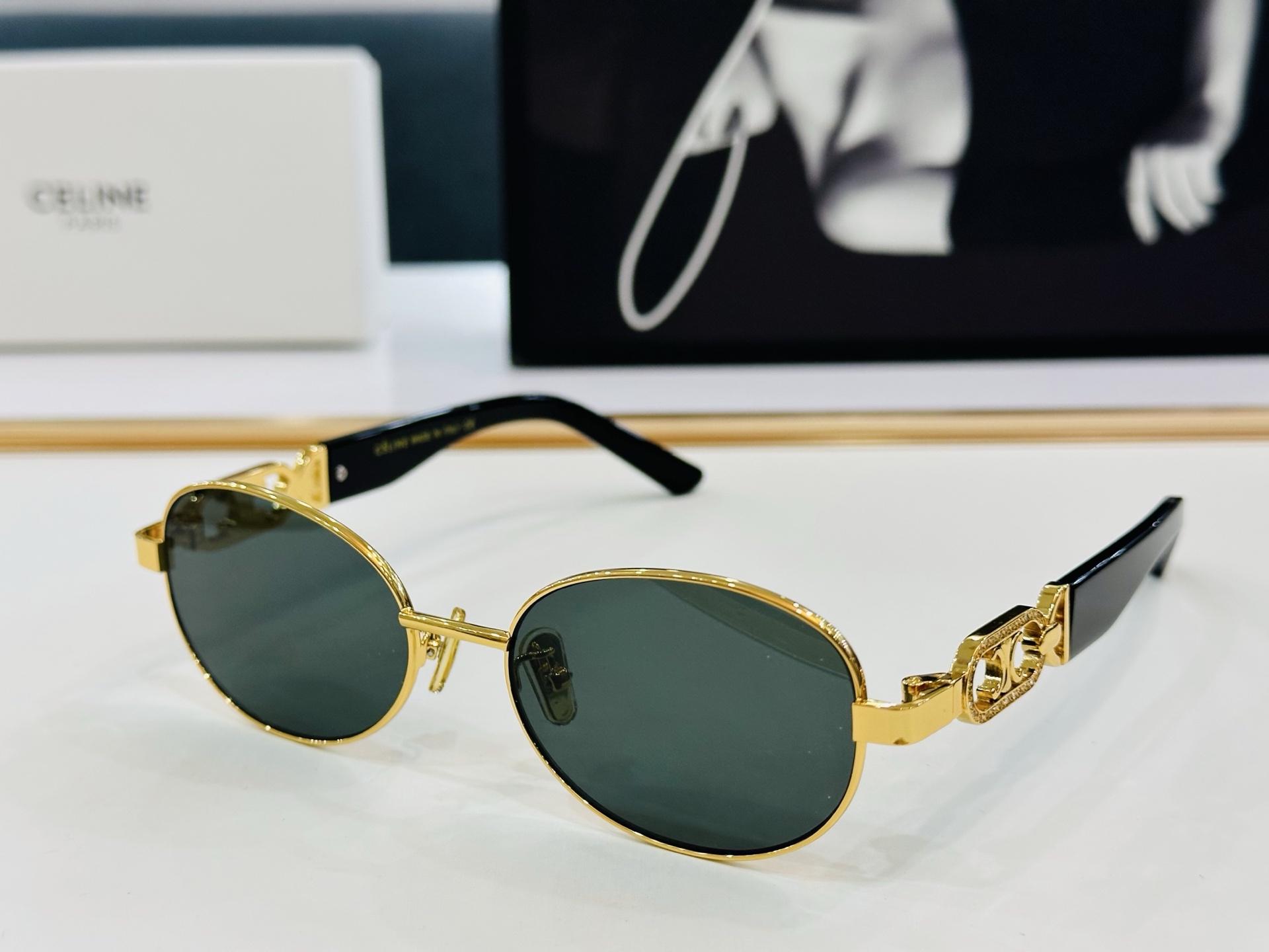 CELINE】赛琳 CL40253 Size：53口18-145 一直热销的款式，欧美风 光泽度好  质