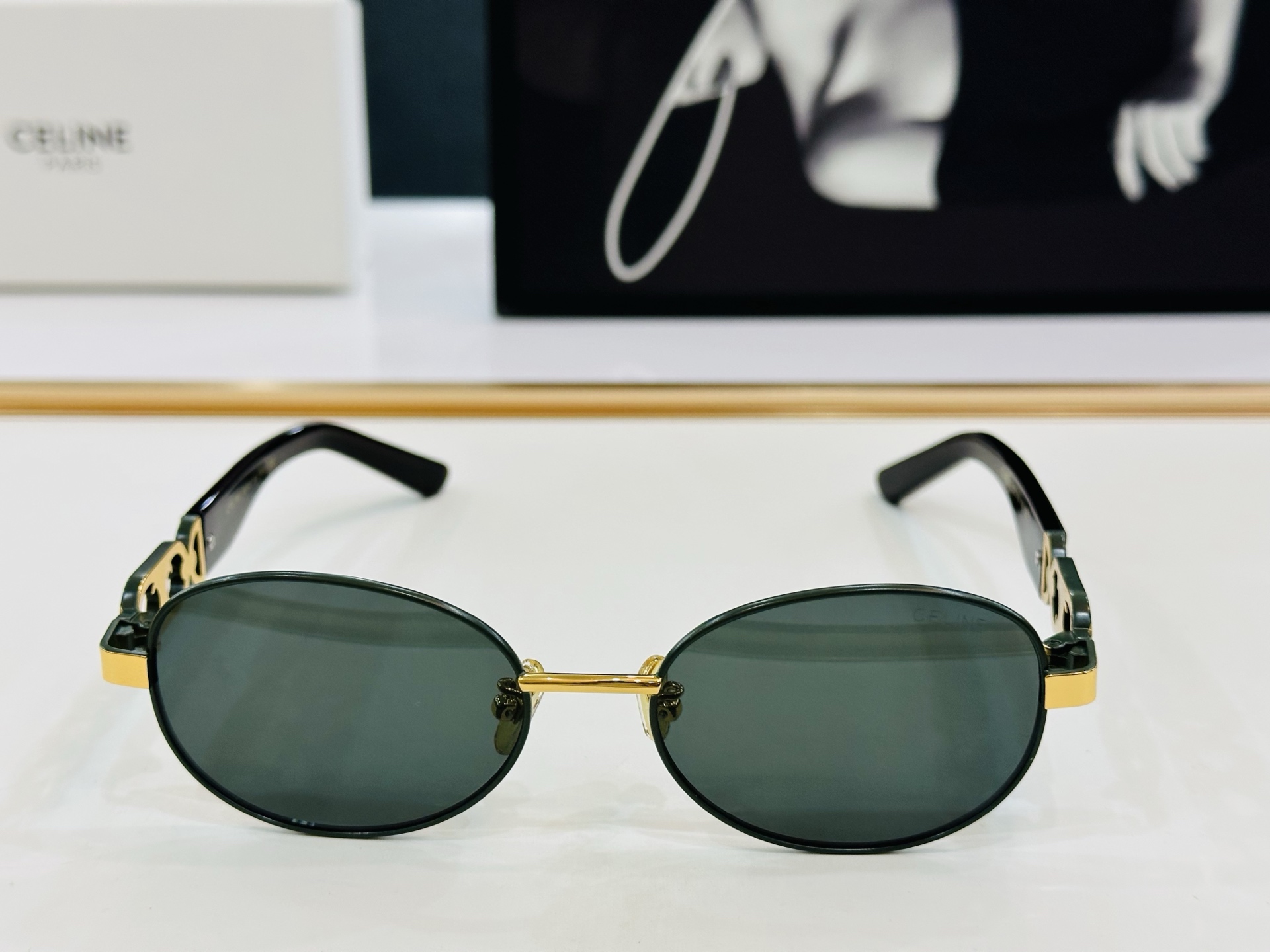CELINE】赛琳 CL40253 Size：53口18-145 一直热销的款式，欧美风 光泽度好  质