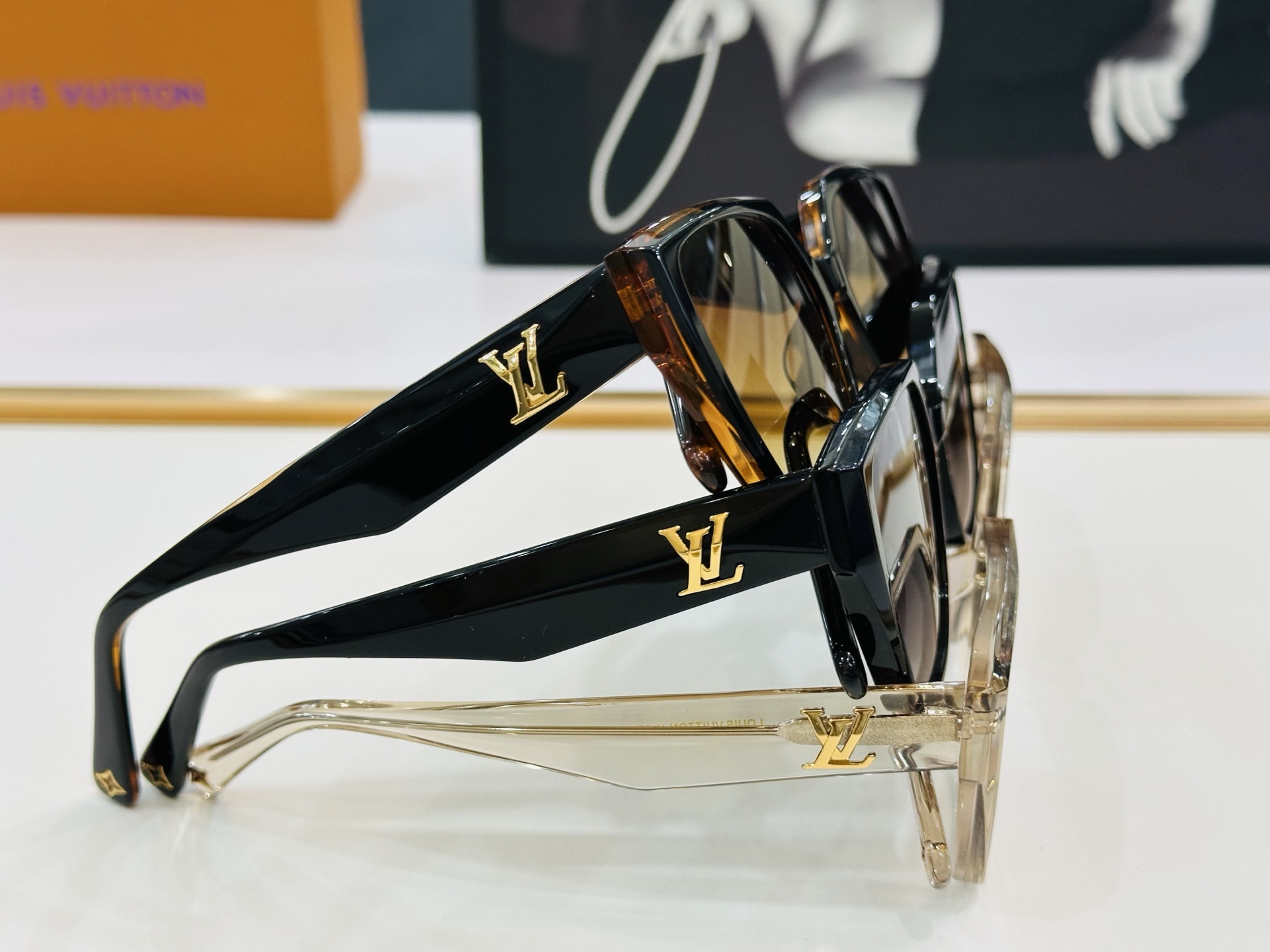 路易家 Z1761 Size：53口18-145 充满活力的 展现独特个性🌟展现大气的你 q高品质 👍👍