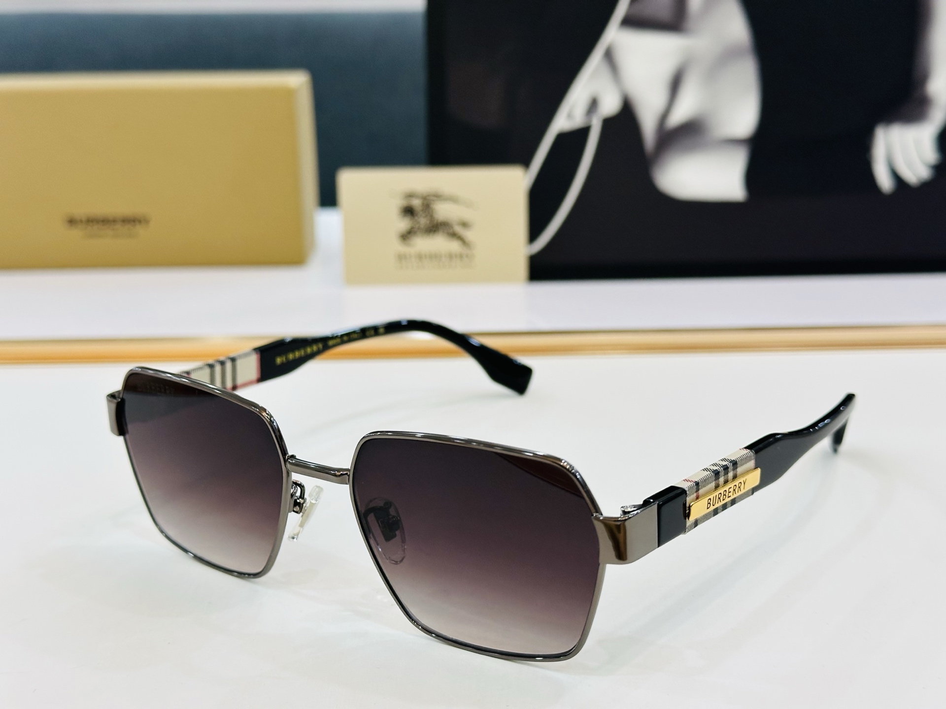 新款 BURBERR*🔻巴家 BE2395  百搭镜架Size：54口19-145 高品质 到货 🌲🌲🌲