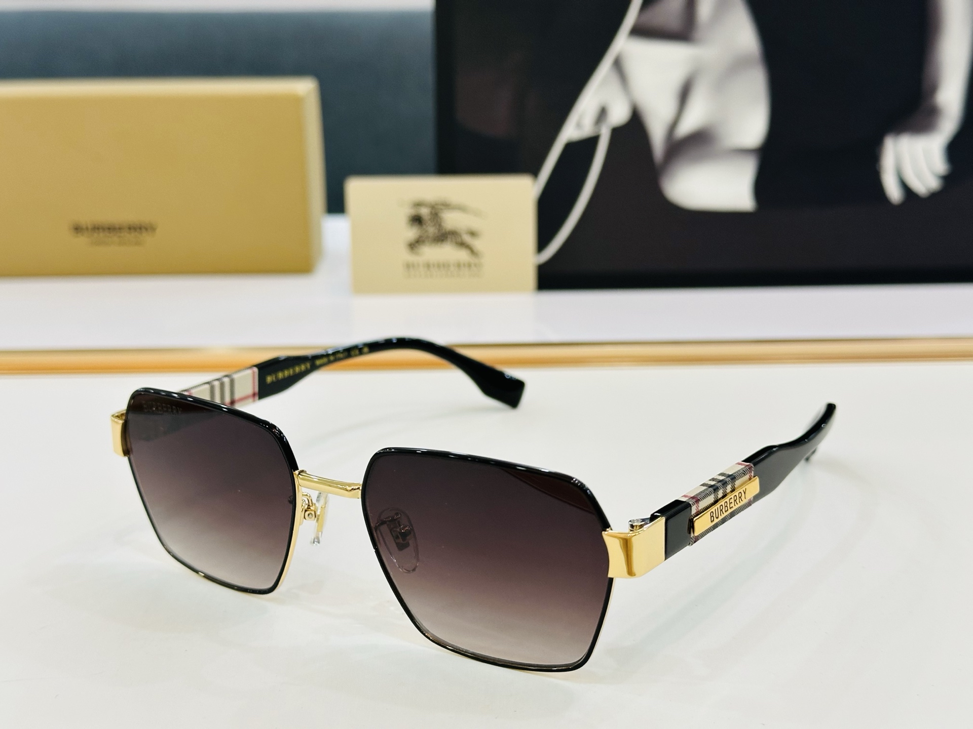 新款 BURBERR*🔻巴家 BE2395  百搭镜架Size：54口19-145 高品质 到货 🌲🌲🌲