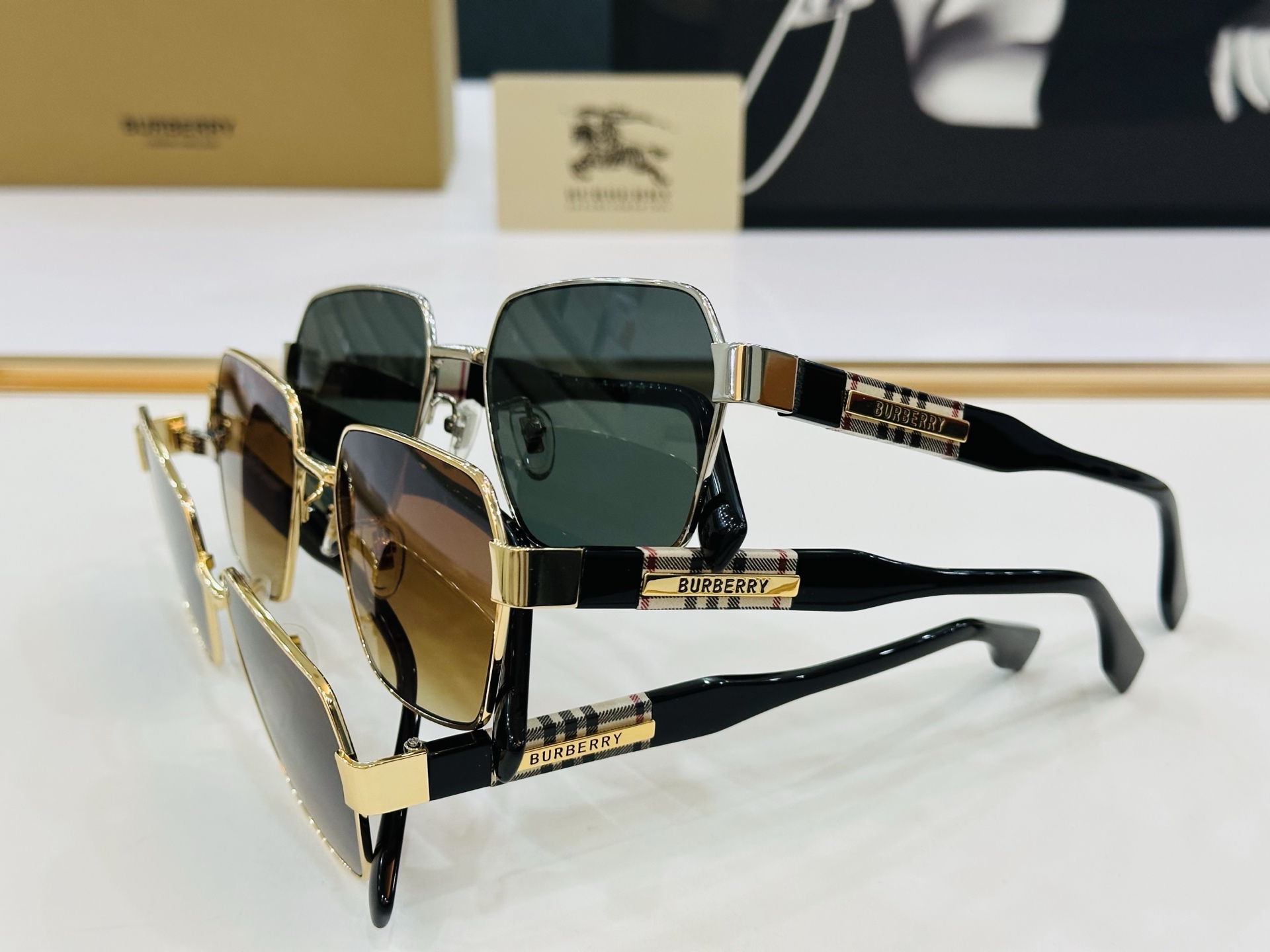 新款 BURBERR*🔻巴家 BE2395  百搭镜架Size：54口19-145 高品质 到货 🌲🌲🌲
