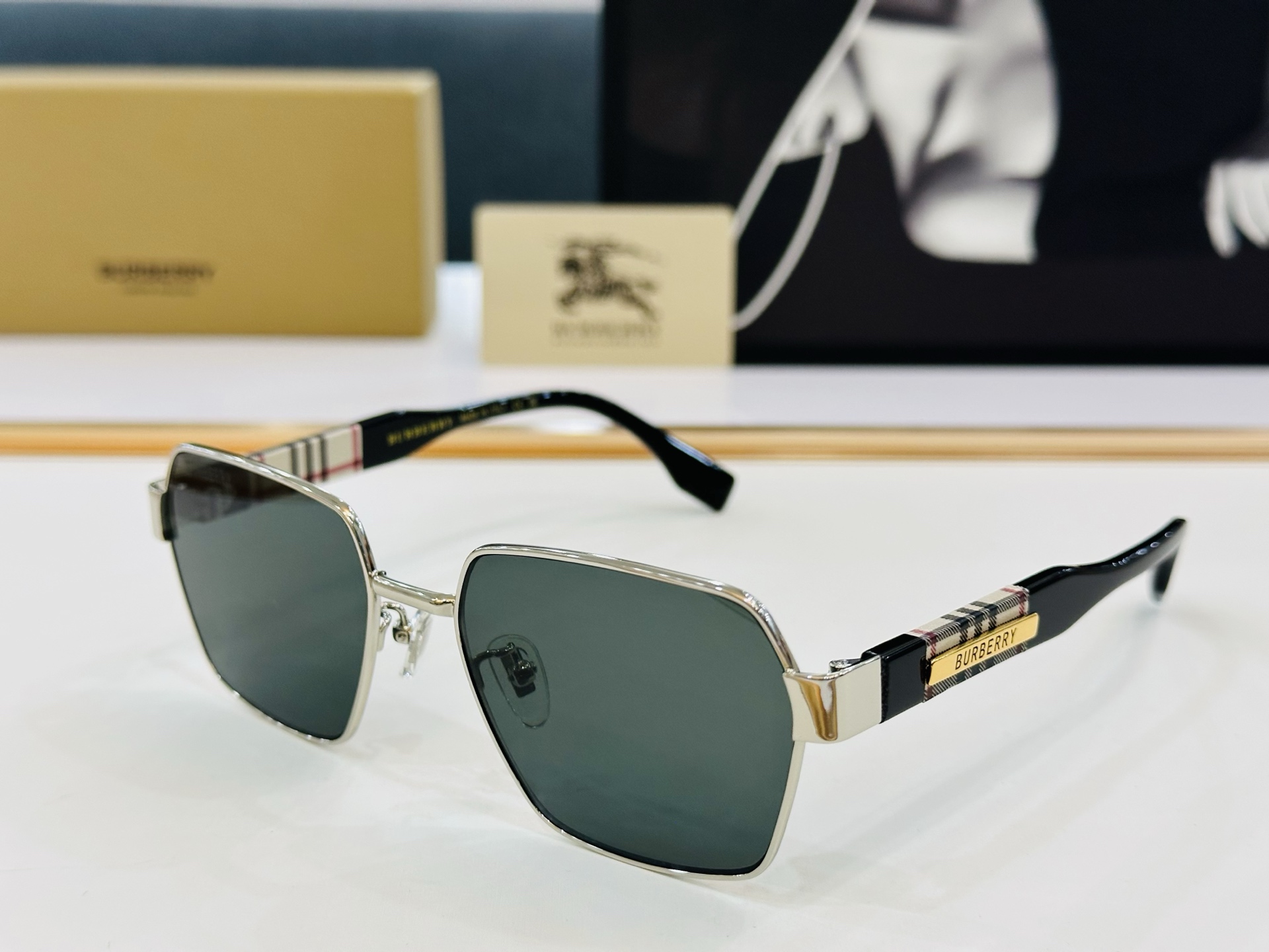 新款 BURBERR*🔻巴家 BE2395  百搭镜架Size：54口19-145 高品质 到货 🌲🌲🌲