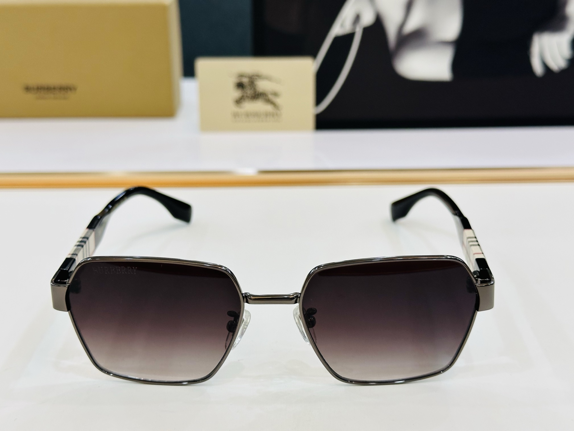 新款 BURBERR*🔻巴家 BE2395  百搭镜架Size：54口19-145 高品质 到货 🌲🌲🌲