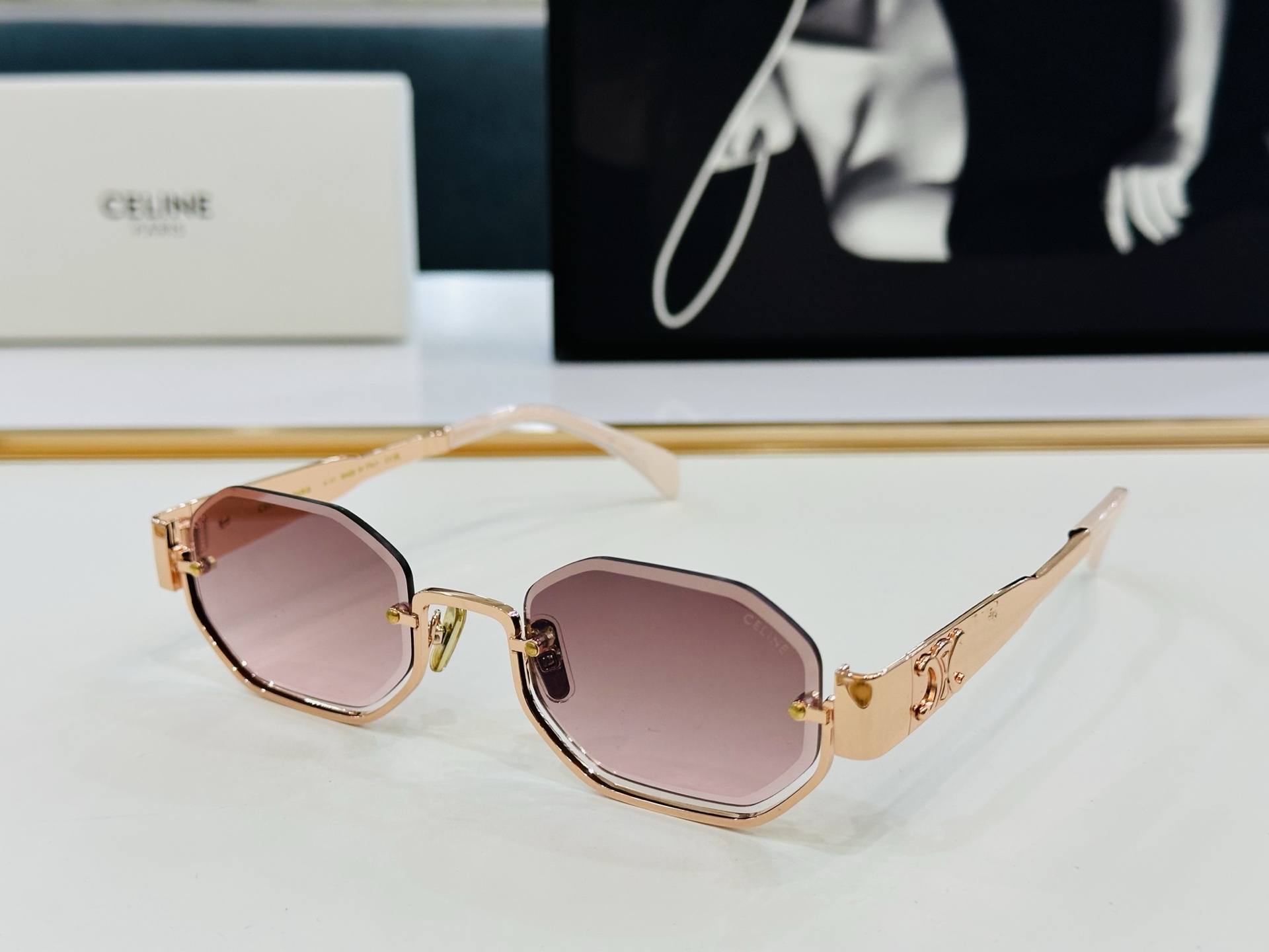 【CELINE】赛琳 CL42118 Size：52口23-145    一直热销的款式 欧美风 b光泽