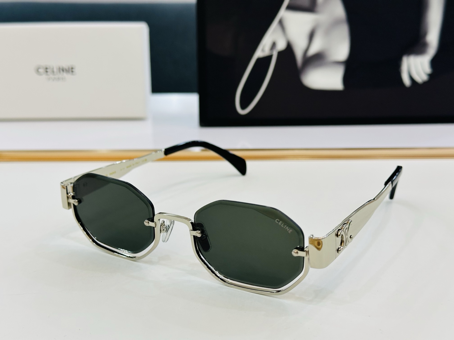 【CELINE】赛琳 CL42118 Size：52口23-145    一直热销的款式 欧美风 b光泽