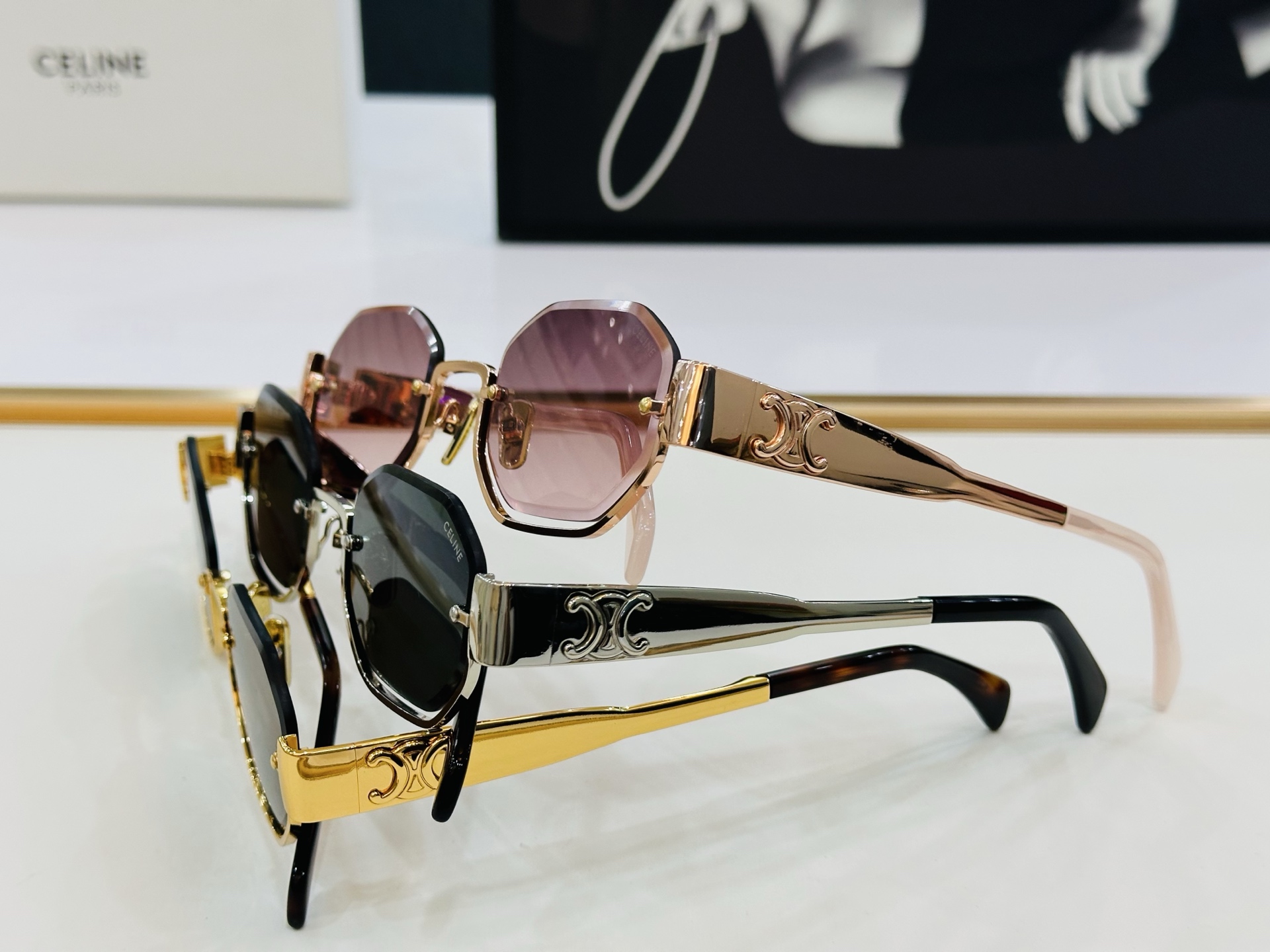 【CELINE】赛琳 CL42118 Size：52口23-145    一直热销的款式 欧美风 b光泽