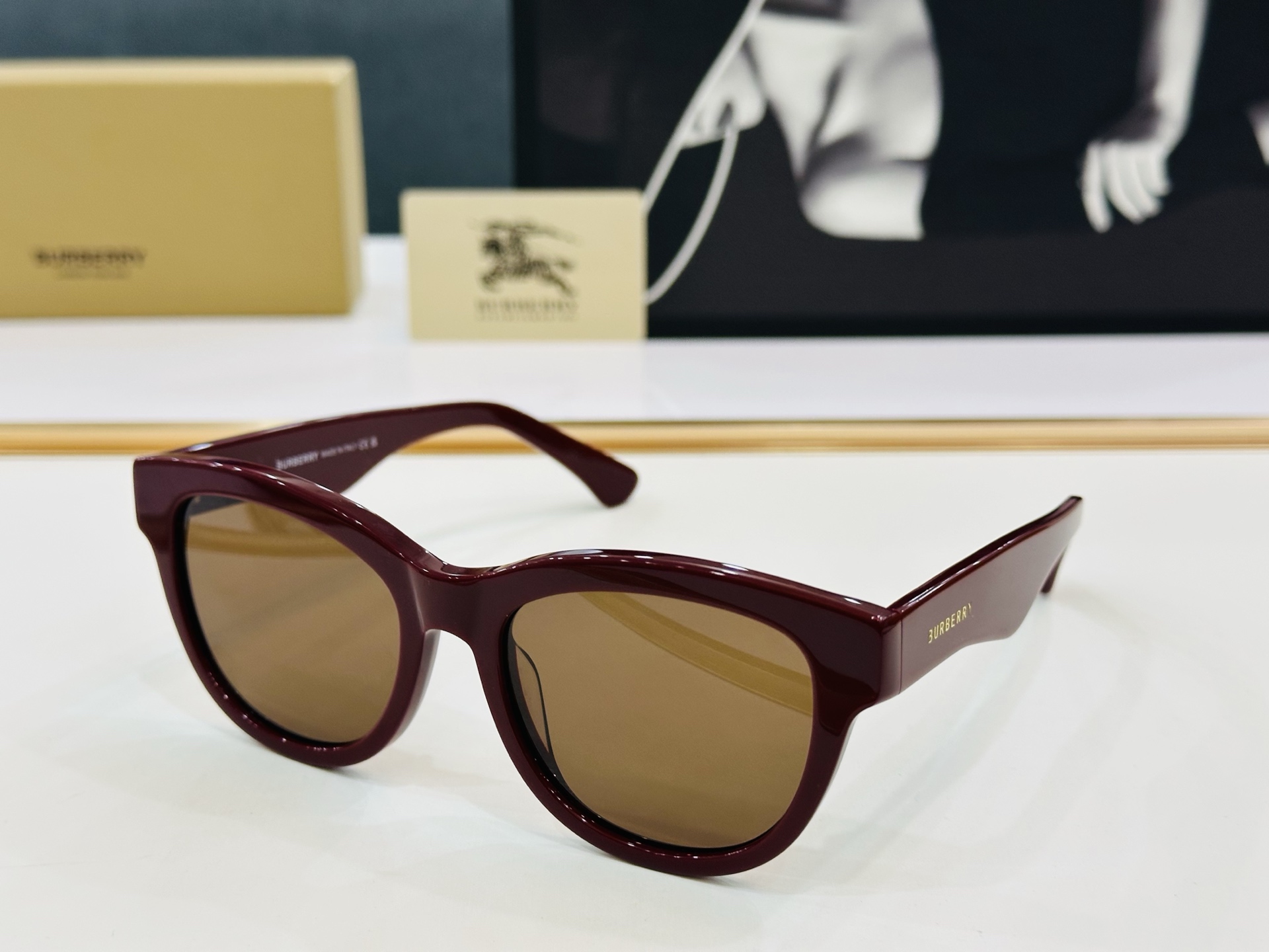 高品质✨BURBERR*✨ 巴家 BE4432U  
Size：54口19-145 女款太阳眼镜得意🌲🌲