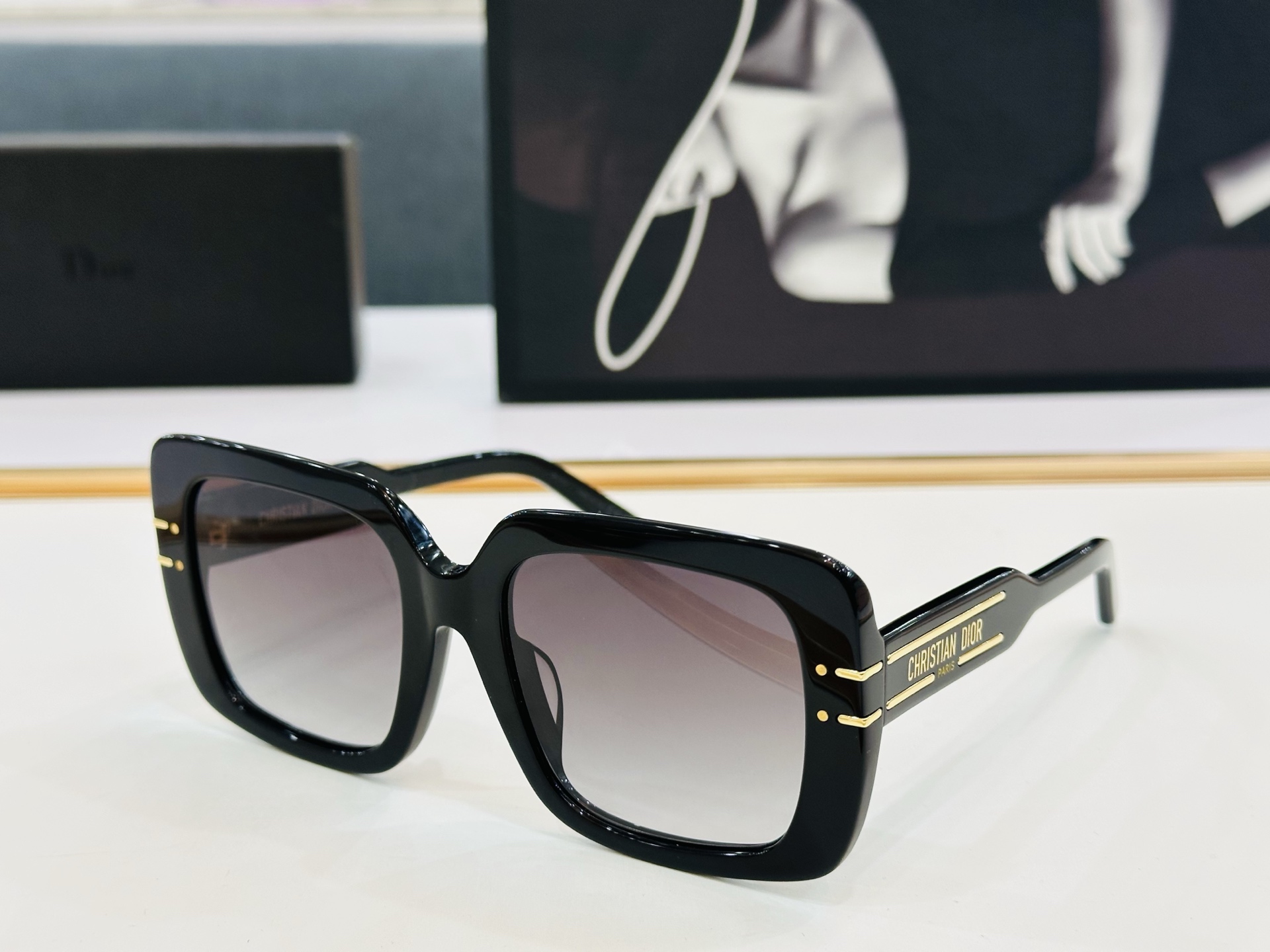 🔻DIO* S1I 迪家 Size：53口18-140 春夏款墨镜 😎🔆🔥🔥搭配镜腿精致烫字配饰 B官网