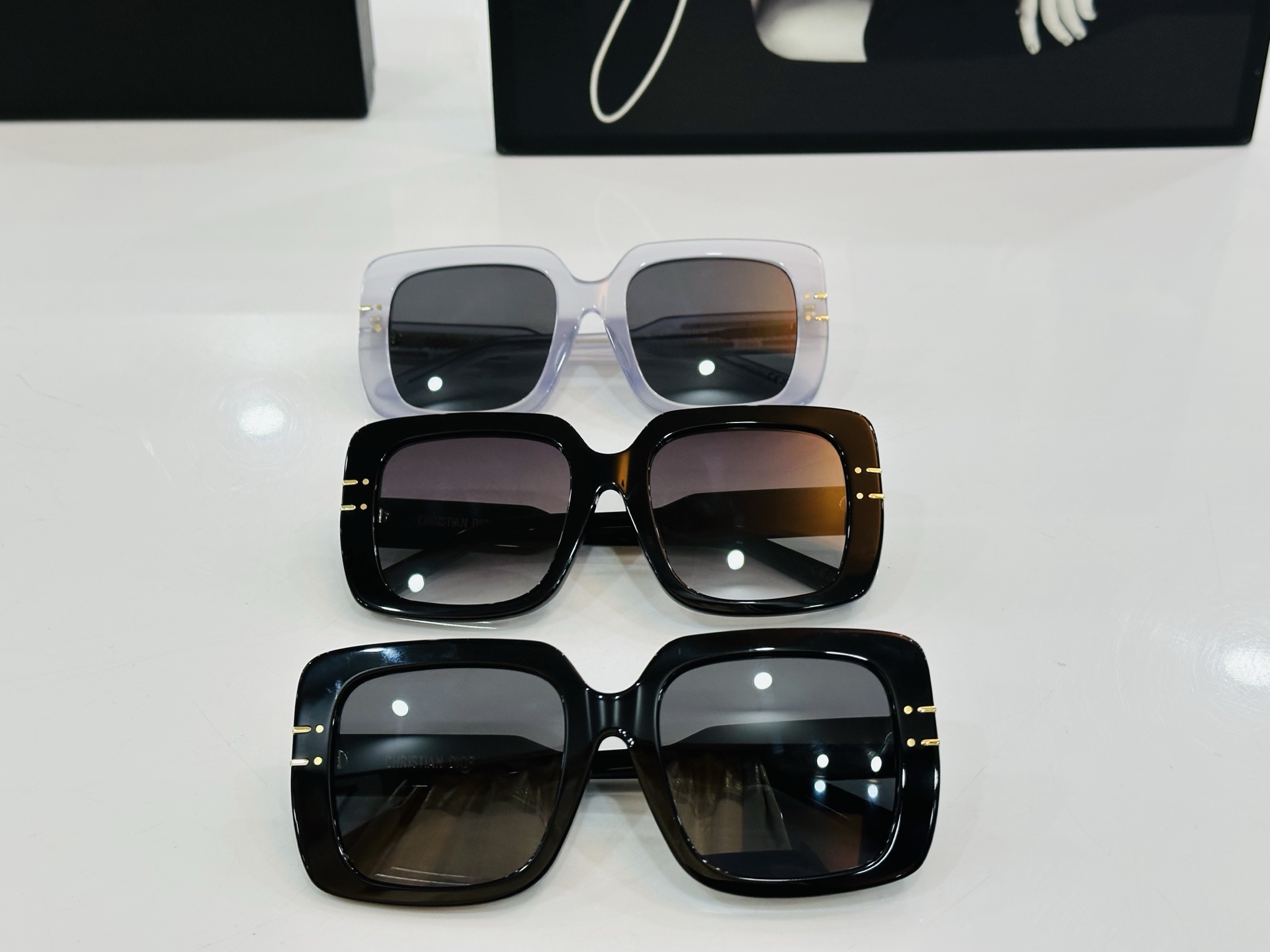 🔻DIO* S1I 迪家 Size：53口18-140 春夏款墨镜 😎🔆🔥🔥搭配镜腿精致烫字配饰 B官网