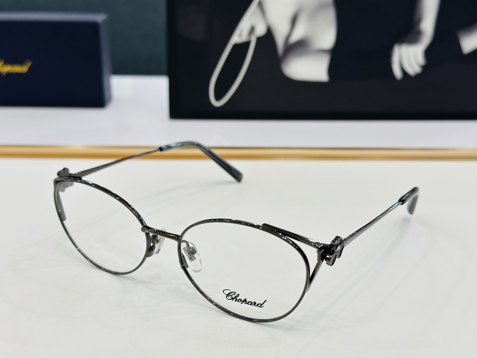 原版 ChoPard肖邦 MODEL VCHG76 Size：56口17-140 以现代时尚的设计风格 