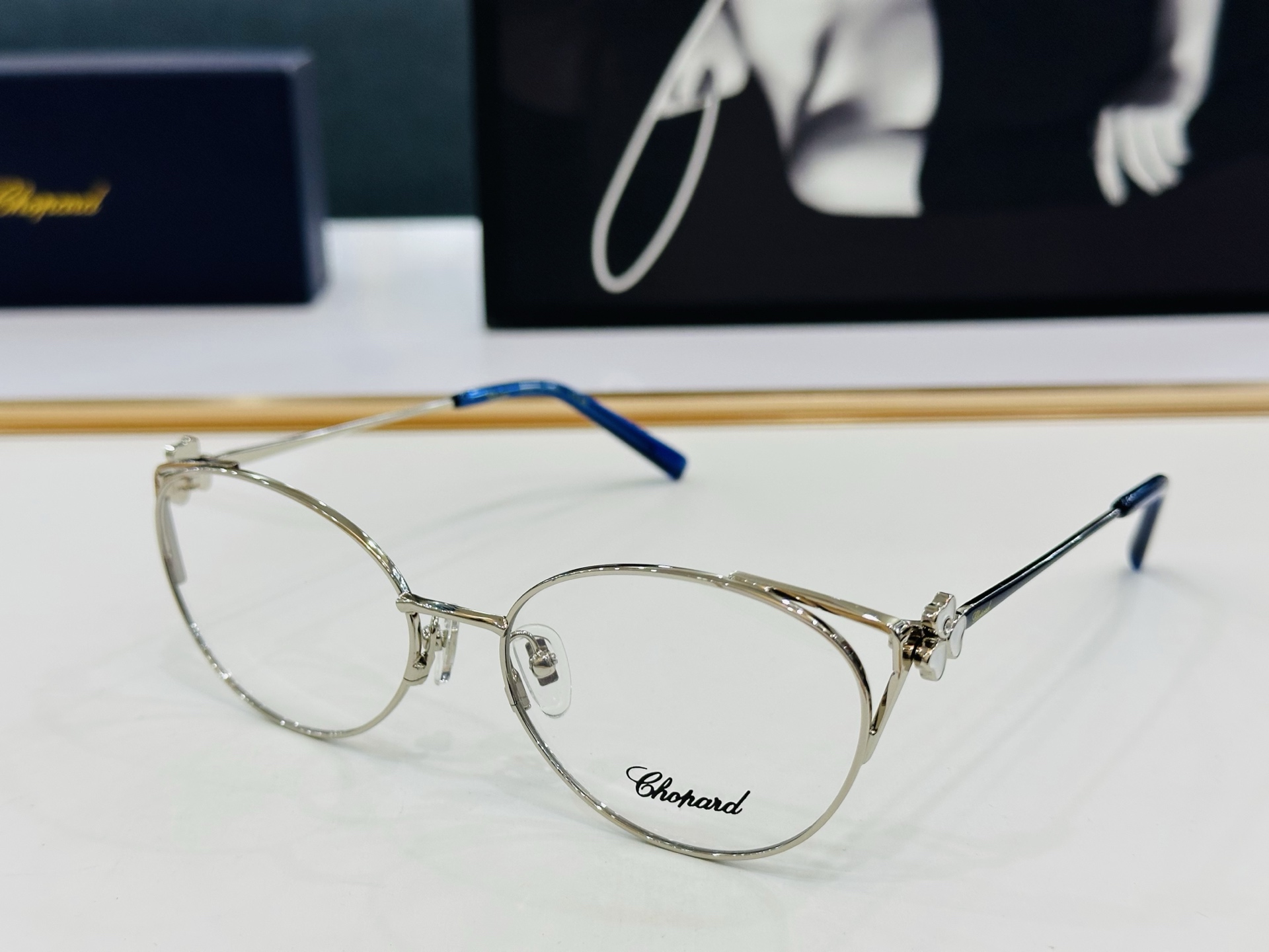 原版 ChoPard肖邦 MODEL VCHG76 Size：56口17-140 以现代时尚的设计风格 